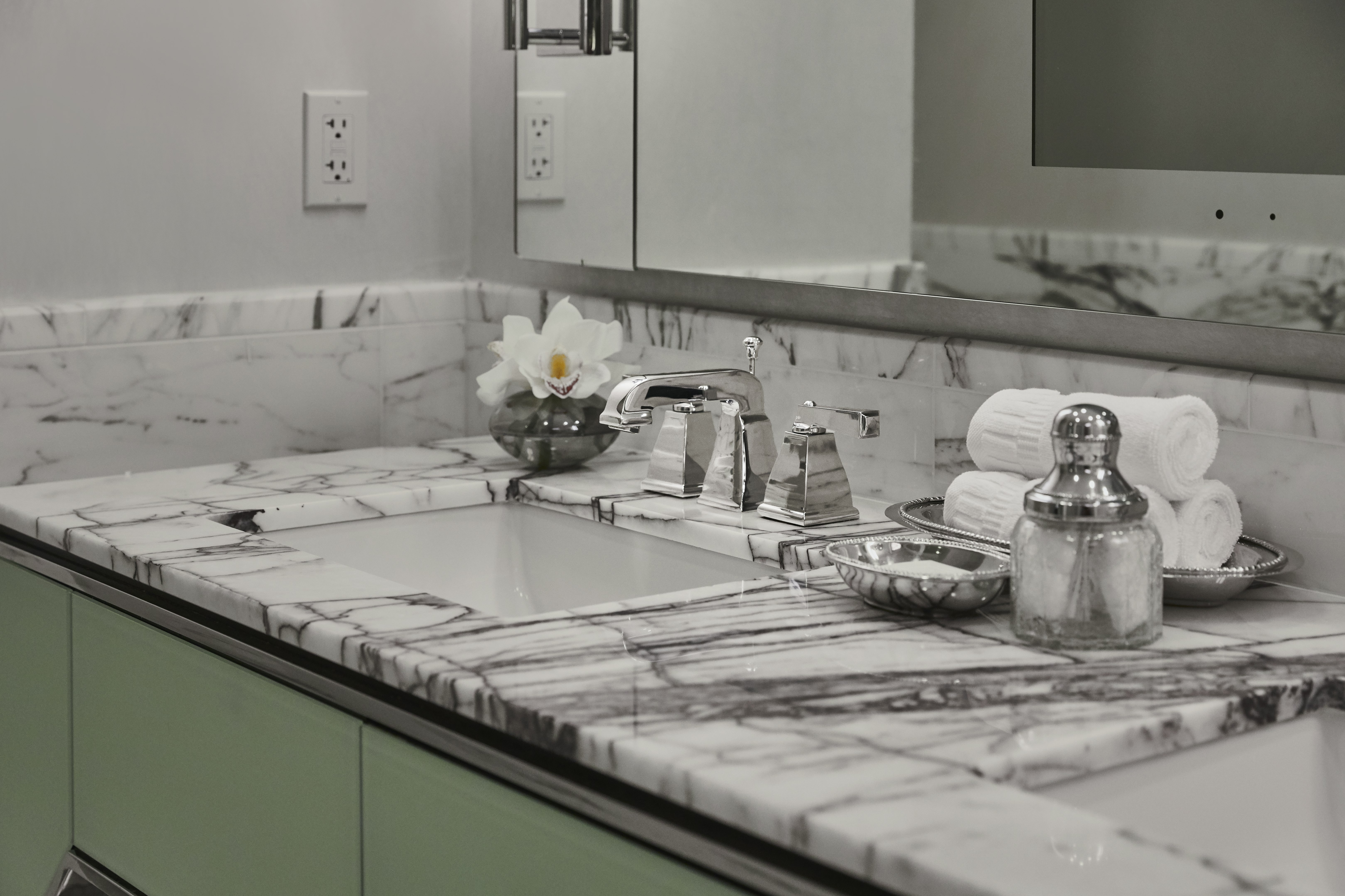 2 Bedroom Suite, Mobility/Hearing Accessible ADA Tub