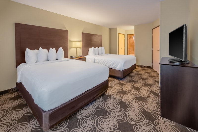 Landmark Suites Town and Country