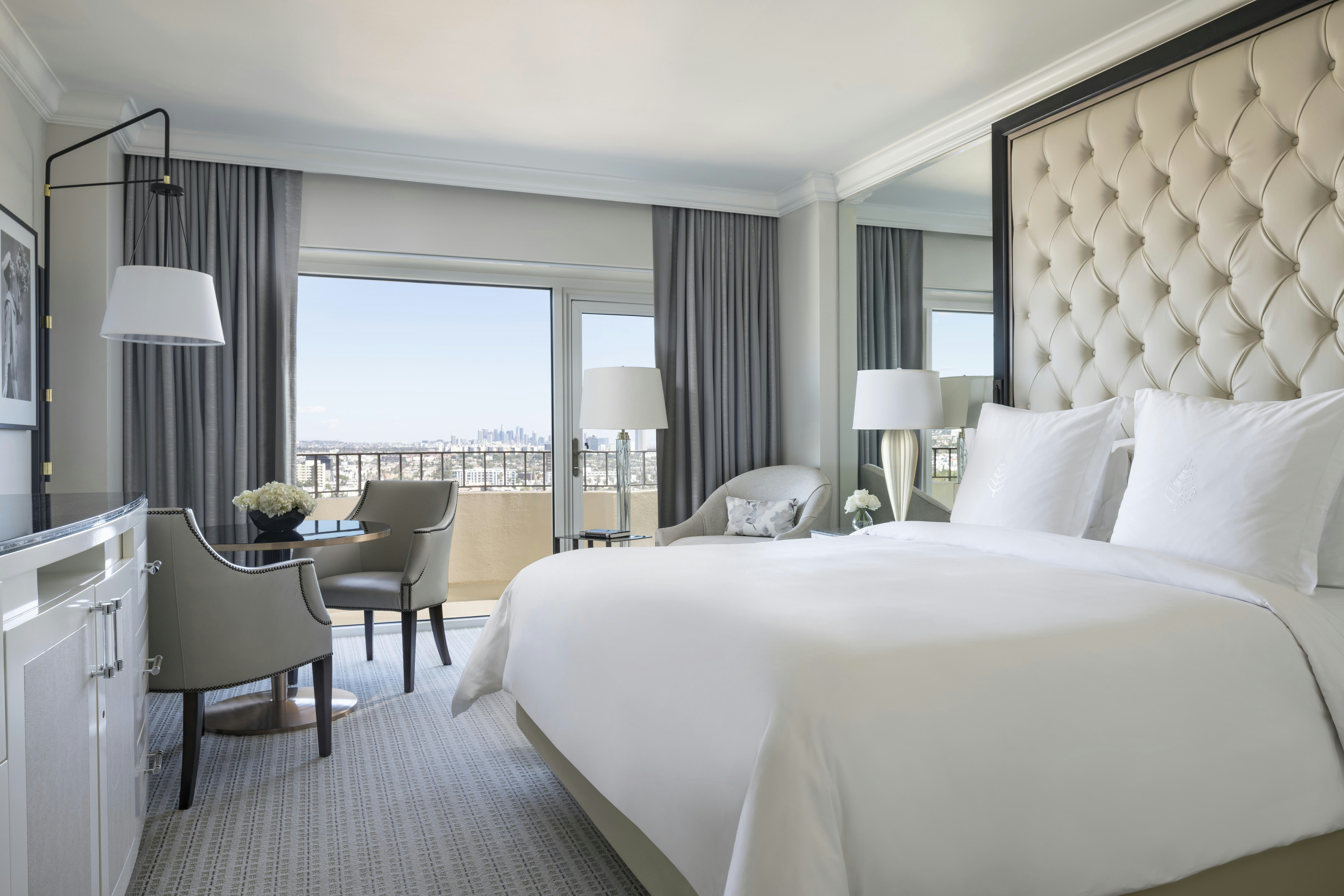Deluxe Balcony Room with one king bed