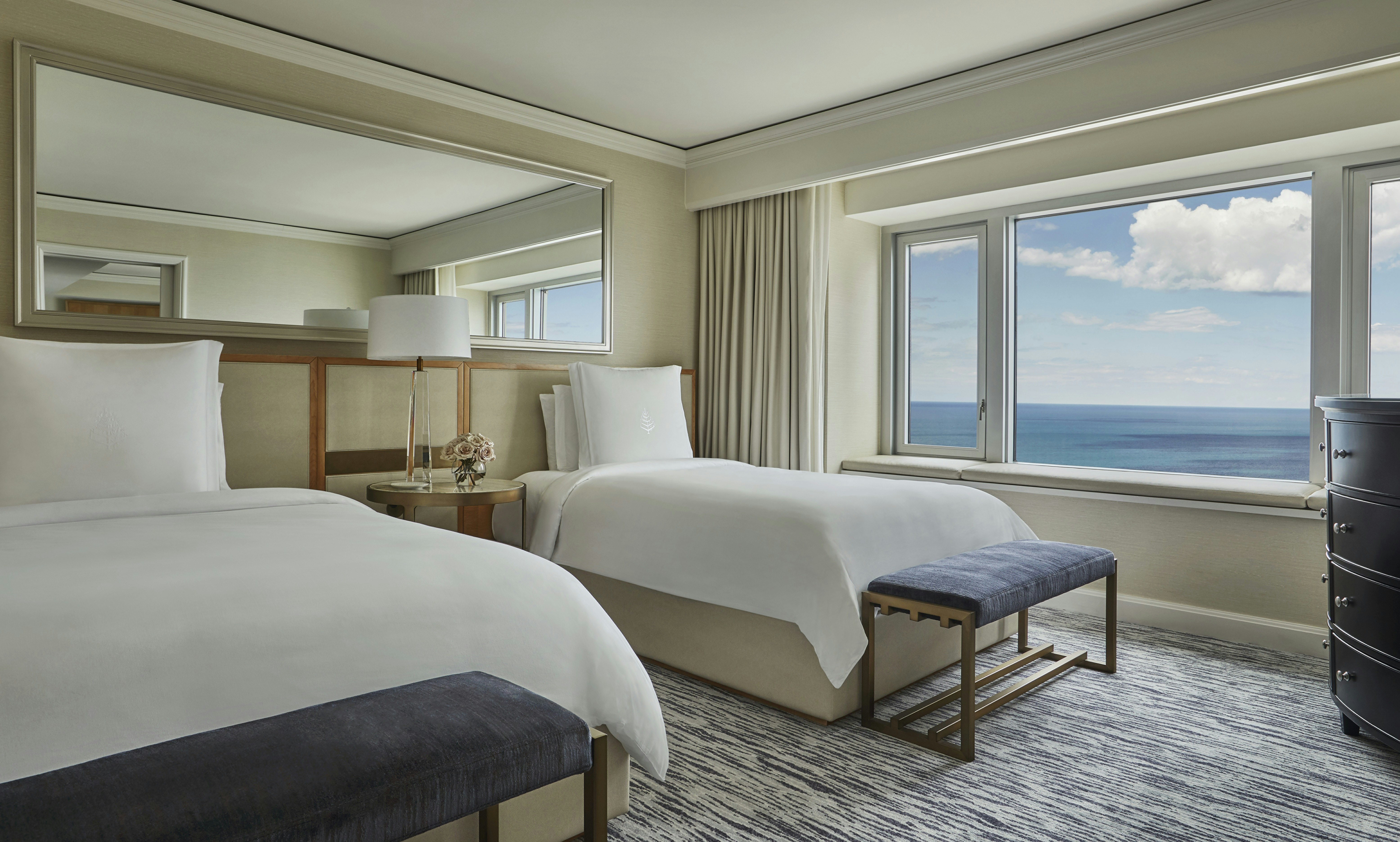 Lake-View Room with two double beds