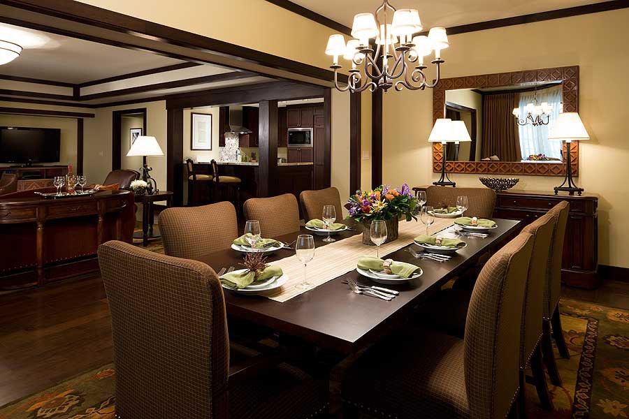 Grand Review - Four-Bedroom Residence with Three King and Two Double Beds