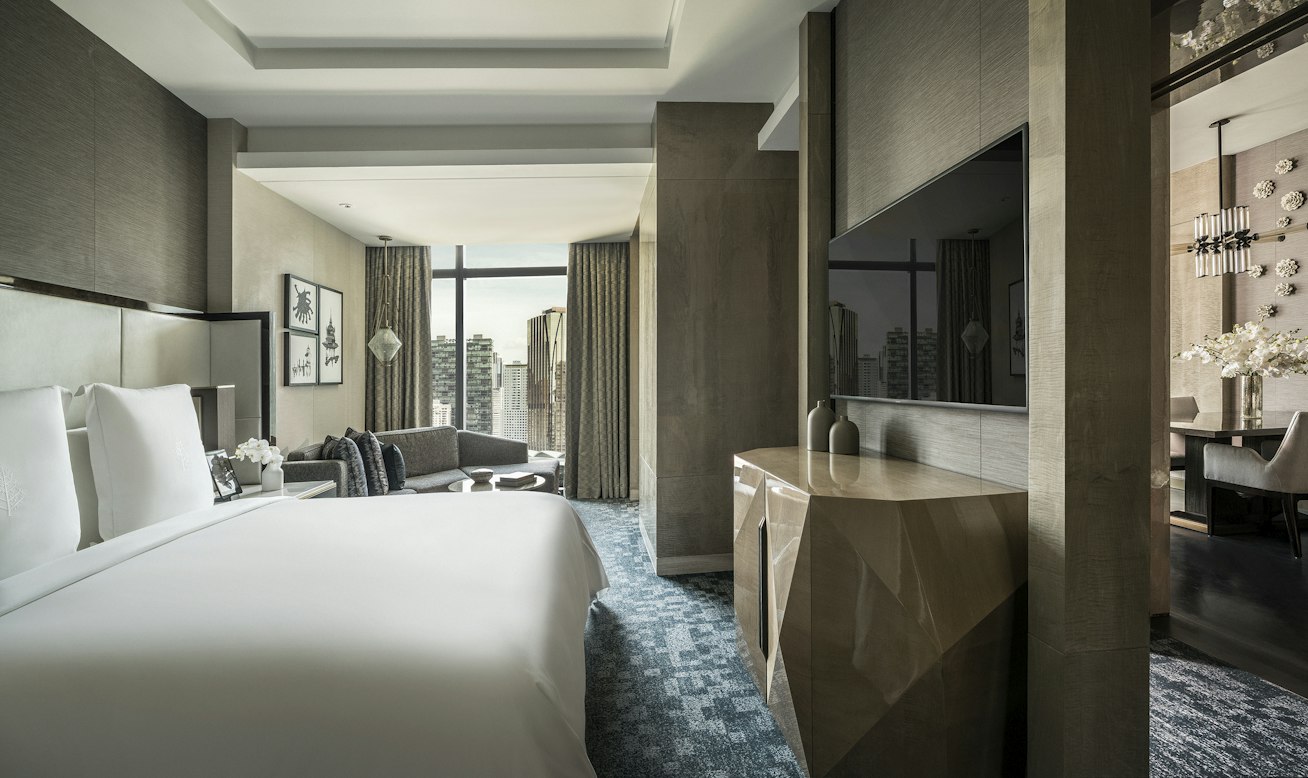 Grand Seasons Hotel