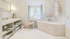 Deluxe Junior Suite Torhaus Badezimmer - Wald & Schlosshotel Friedrichsruhe