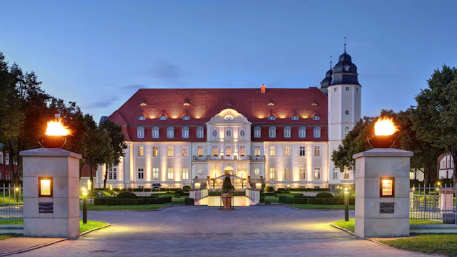 Außenanischt - SCHLOSS Hotel Fleesensee Göhren Lebbin