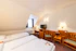 Standard Dreibettzimmer - Hotel Ahl Meerkatzen Koeln