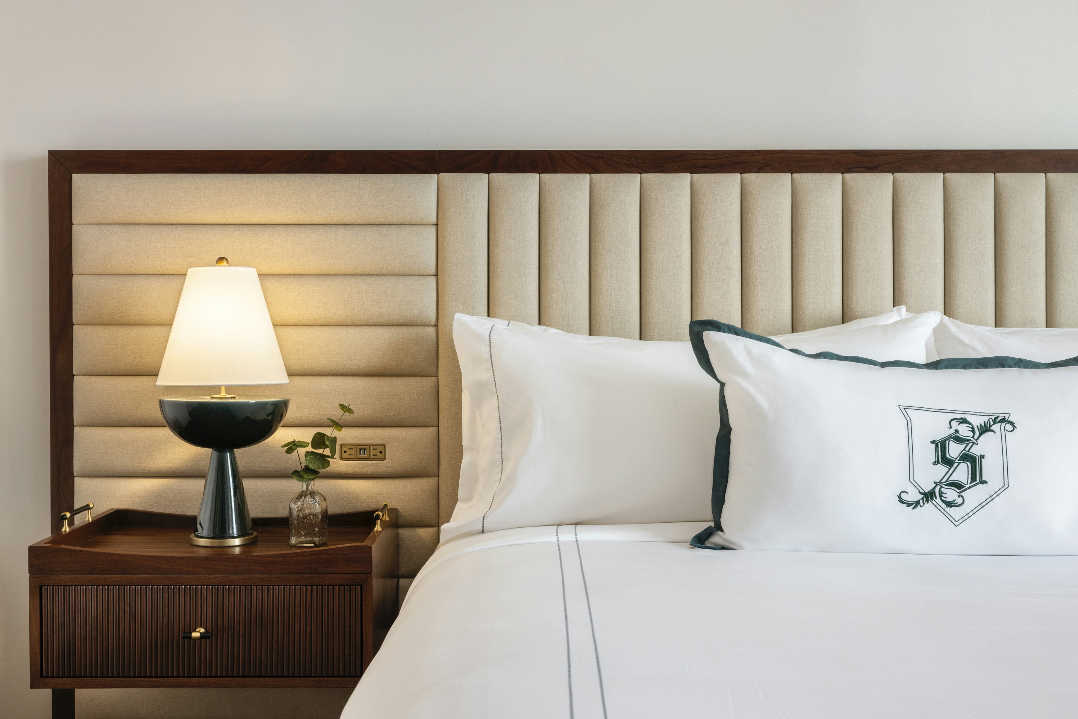 Classic Deluxe Room 1 King Bed