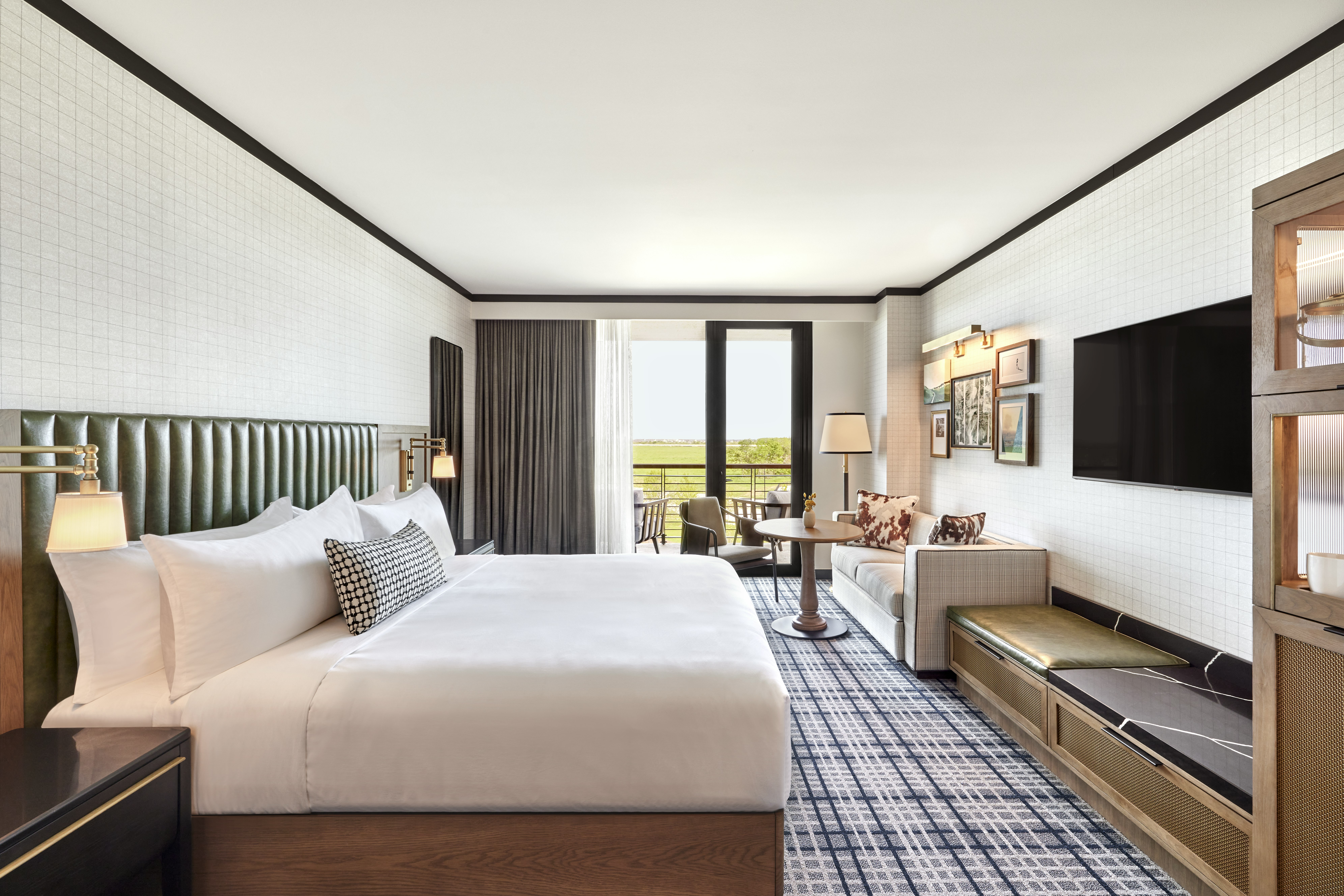 Deluxe Room 1 King Bed Balcony
