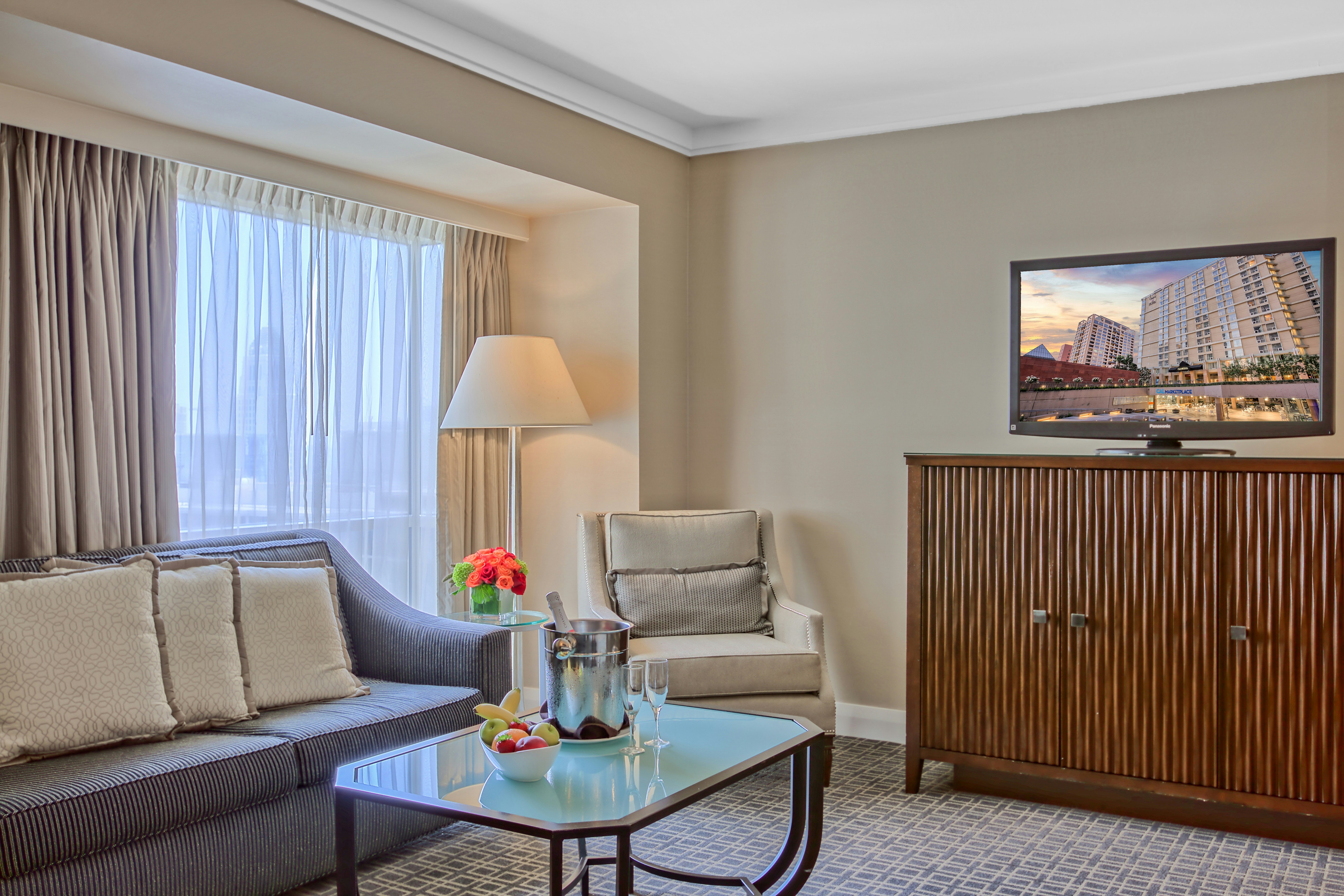 Omni Los Angeles Hotel at California Plaza