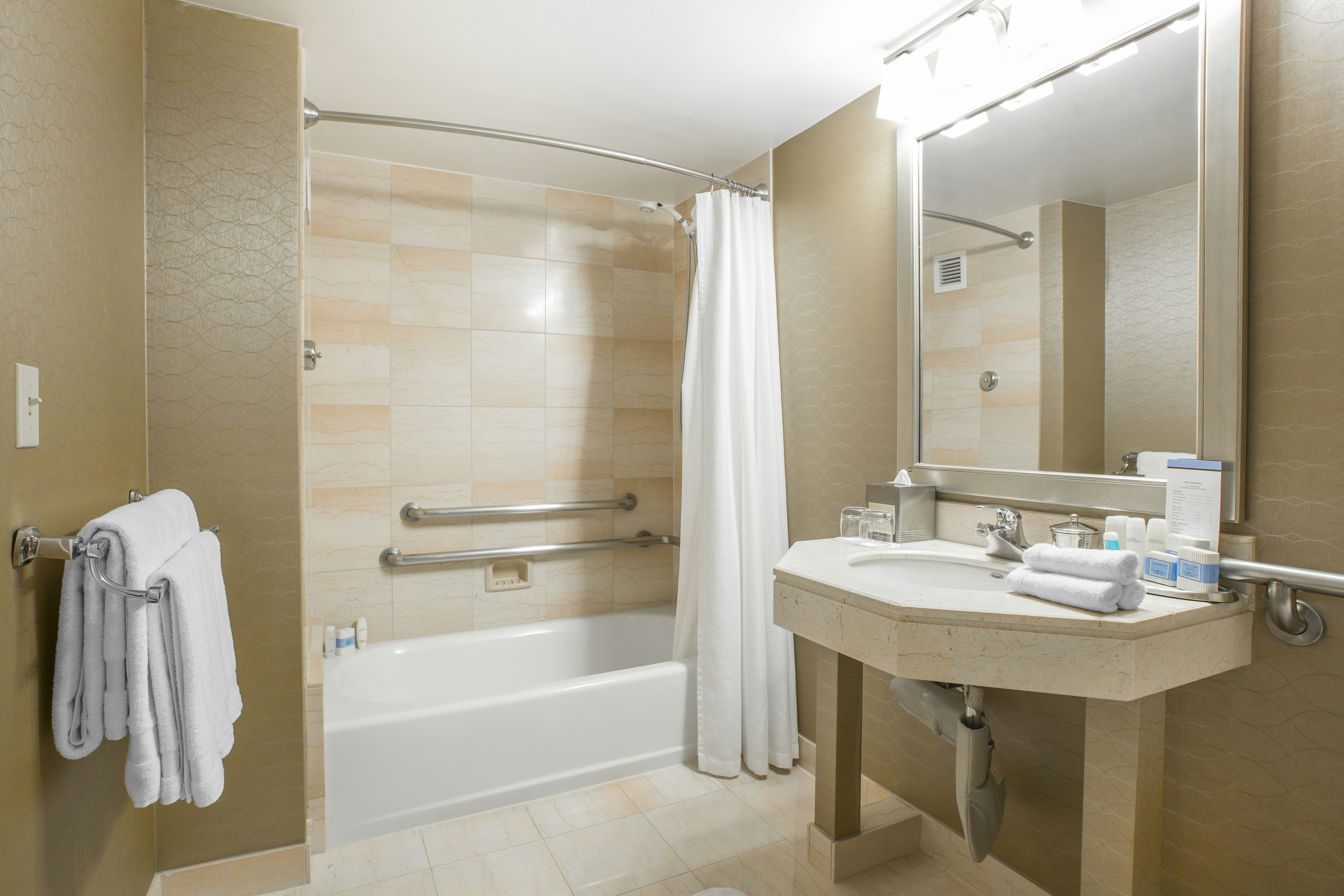 ADA Club Room - 1 King Bed