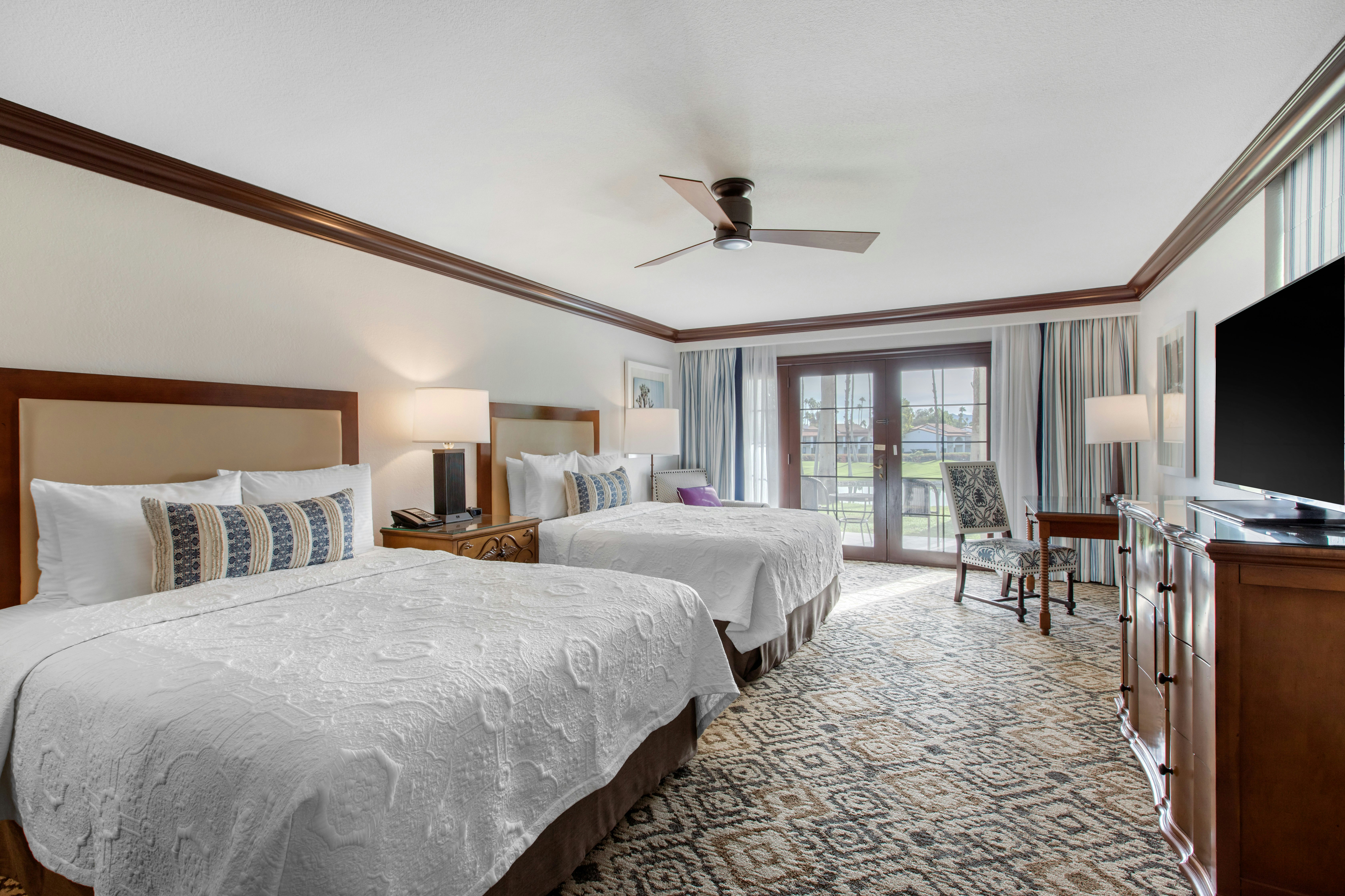Lake View Room 2 Queen Beds