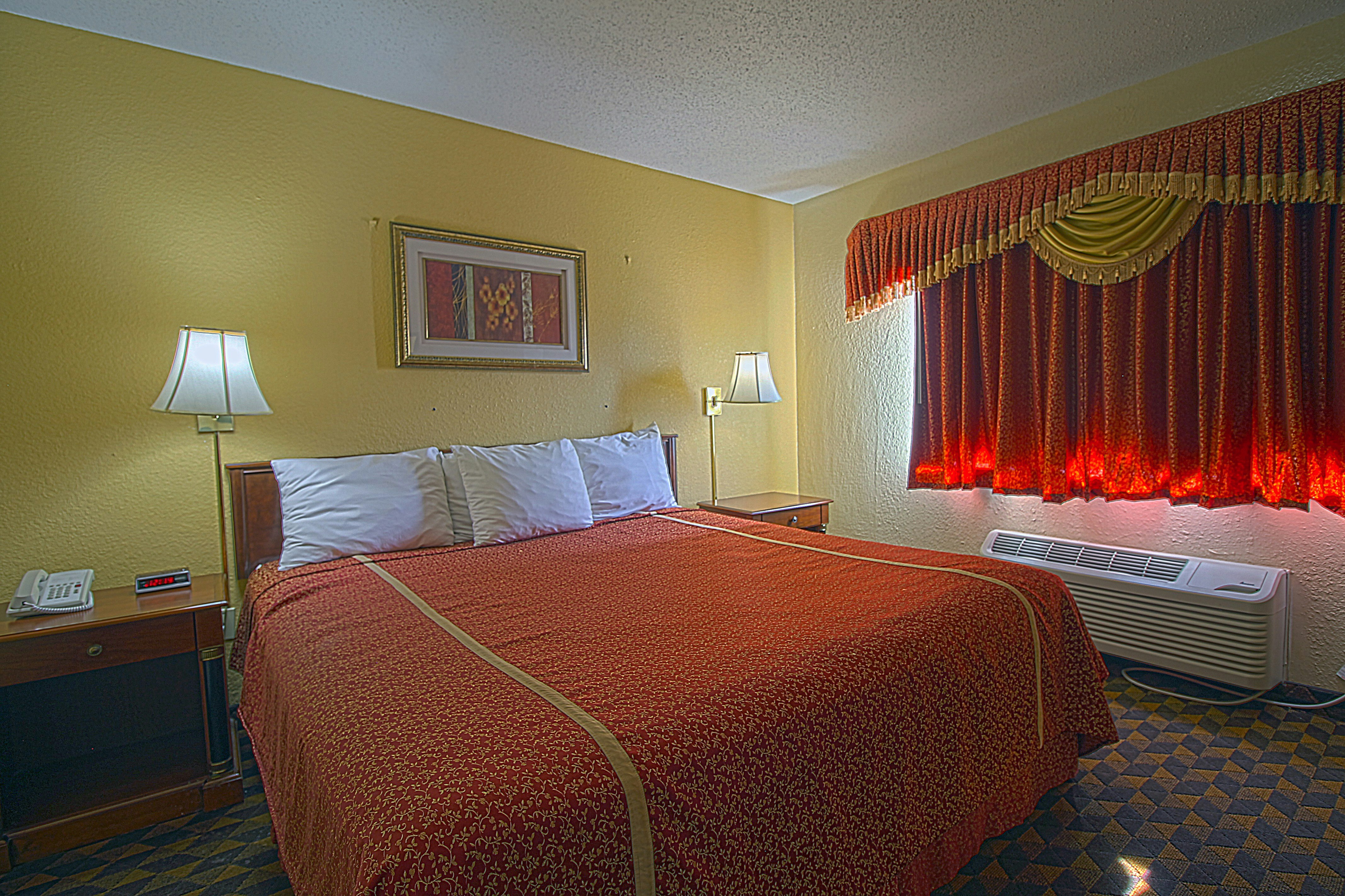 1 King Non-smoking Whirlpool Suite