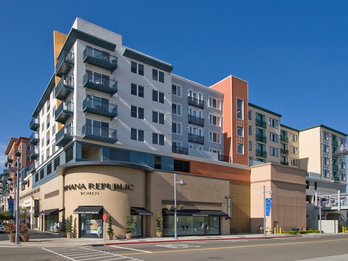 AVE Emeryville at Bay Street
