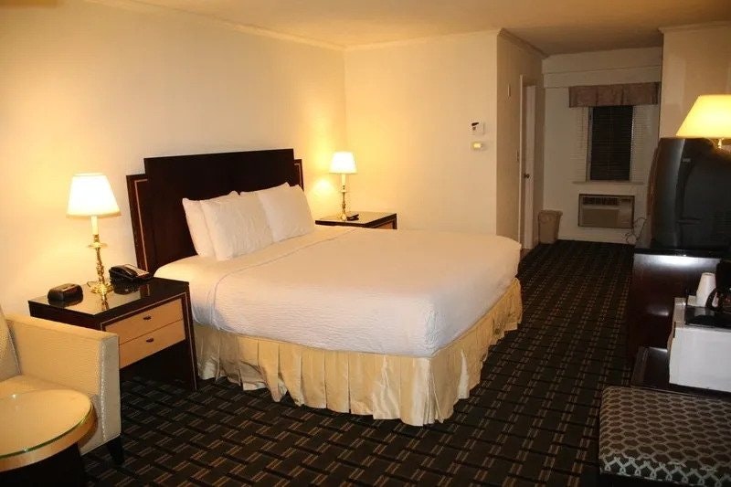 Bedford Plaza Hotel – Boston
