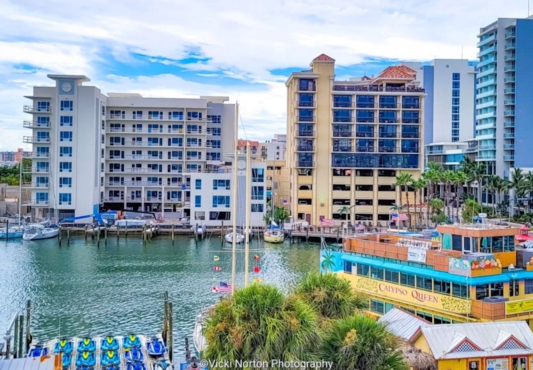 Chart House Marina Hotel
