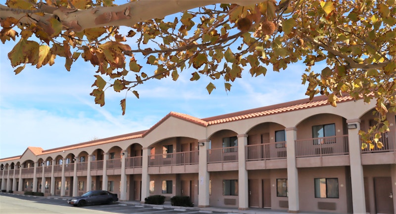 Starlight Inn and Suites