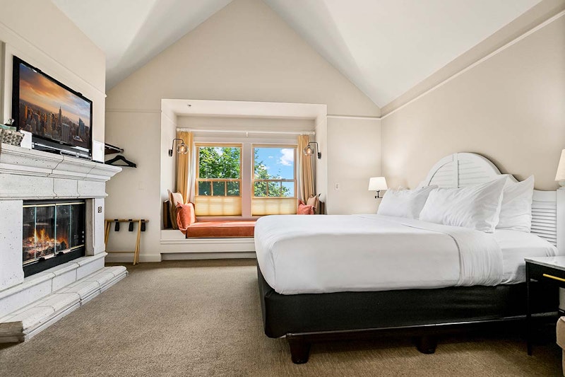 Saratoga Inn