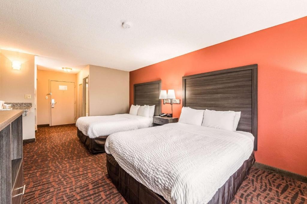 Lake Norman Inn and Suites