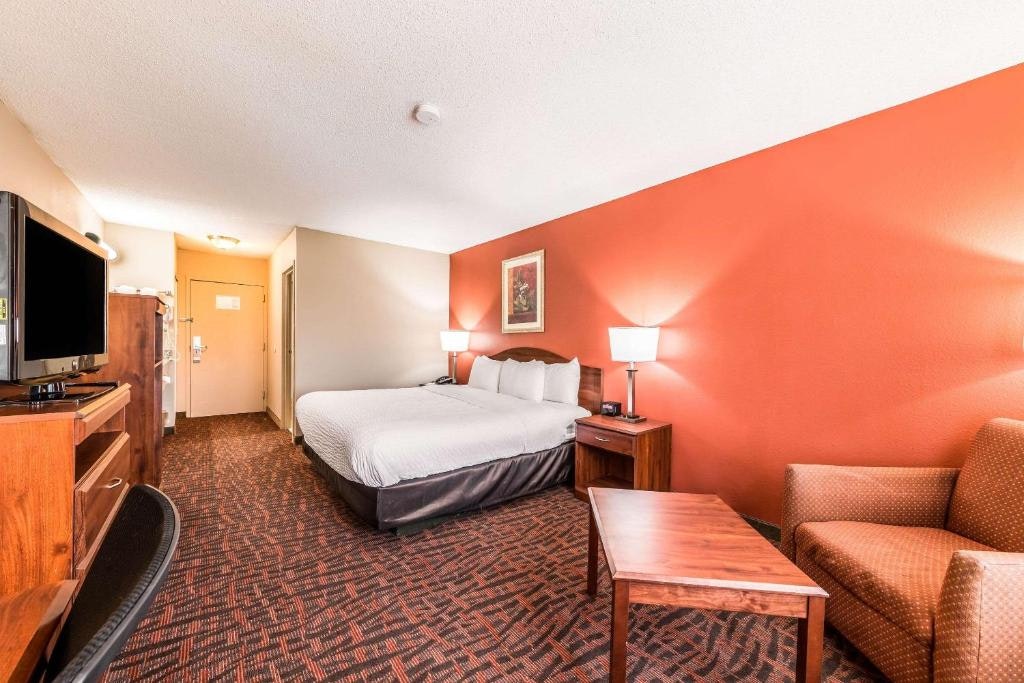 Lake Norman Inn and Suites