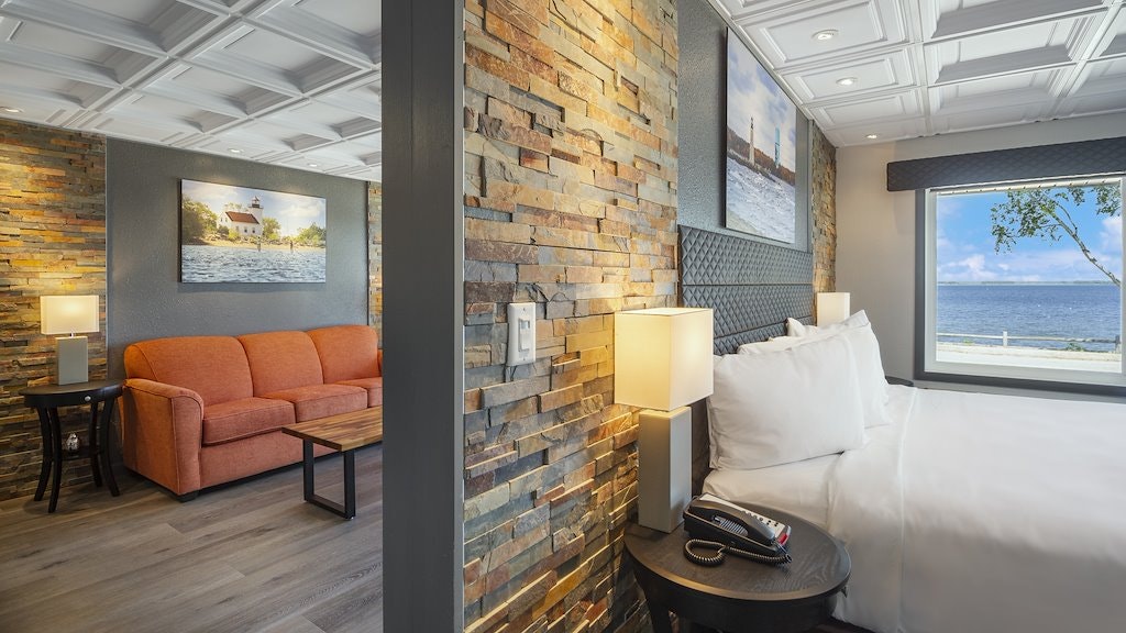 Lake View King Suite
