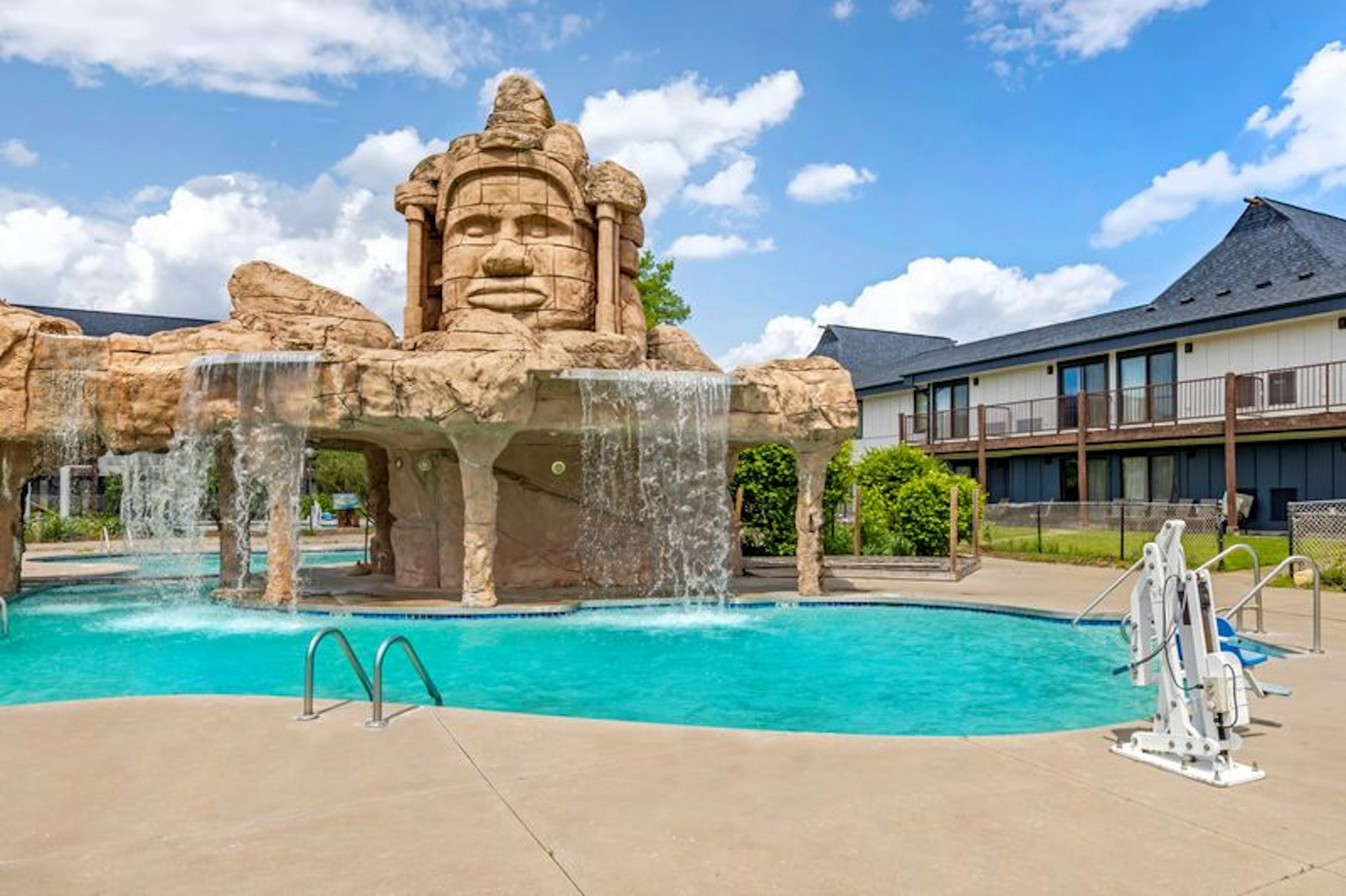 Polynesian Water Park Resort – Wisconsin Dells, WI