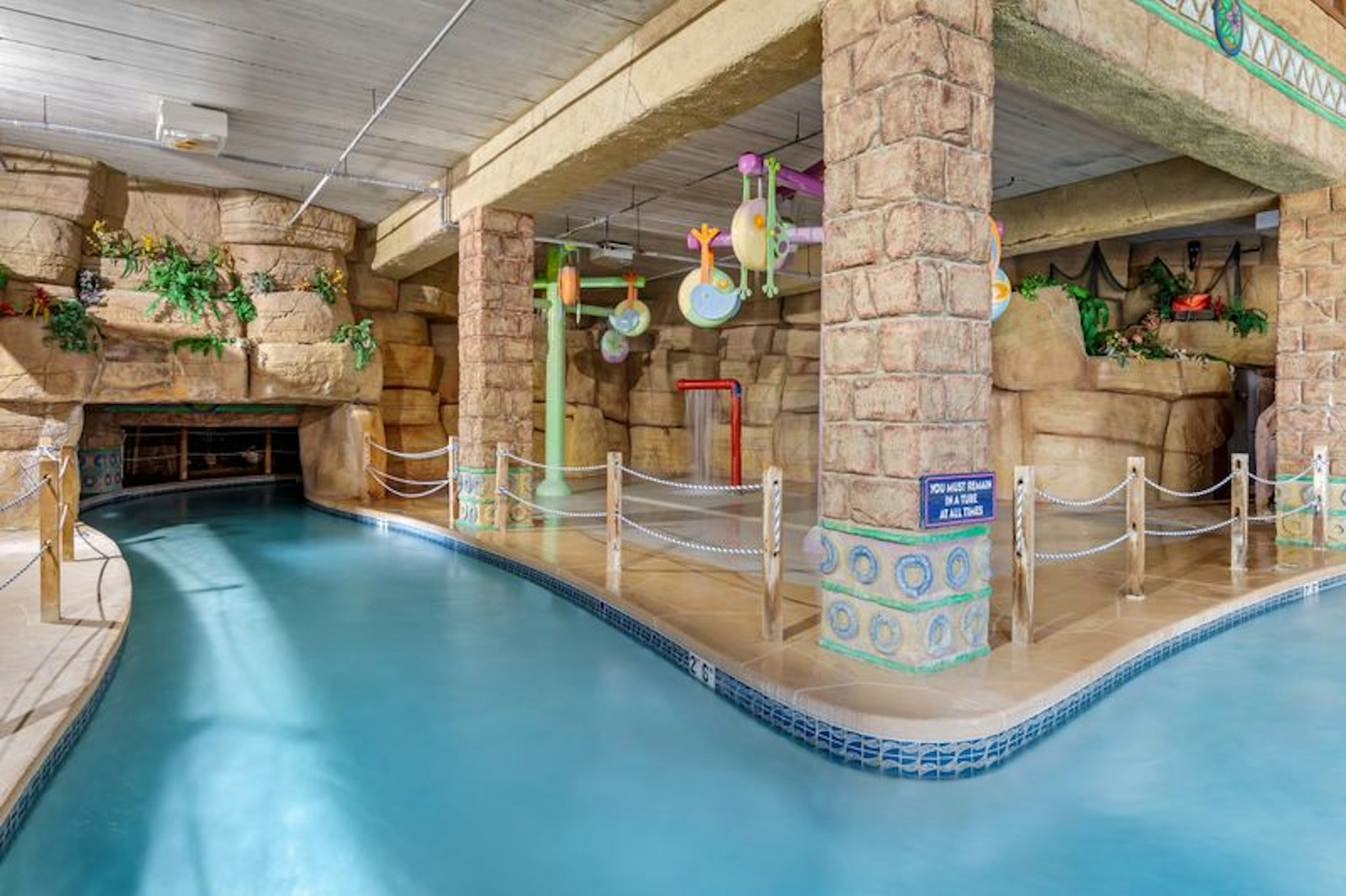 Polynesian Water Park Resort – Wisconsin Dells, WI