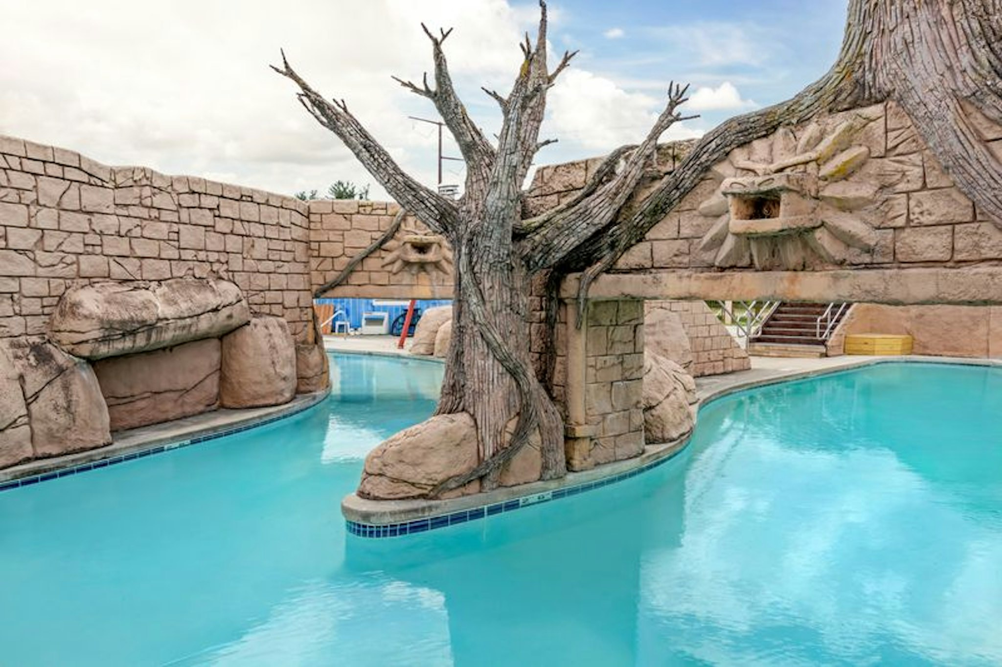 Polynesian Water Park Resort – Wisconsin Dells, WI