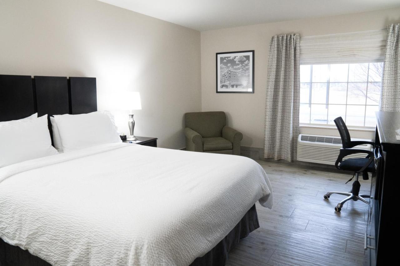 Lucille’s Hotel
