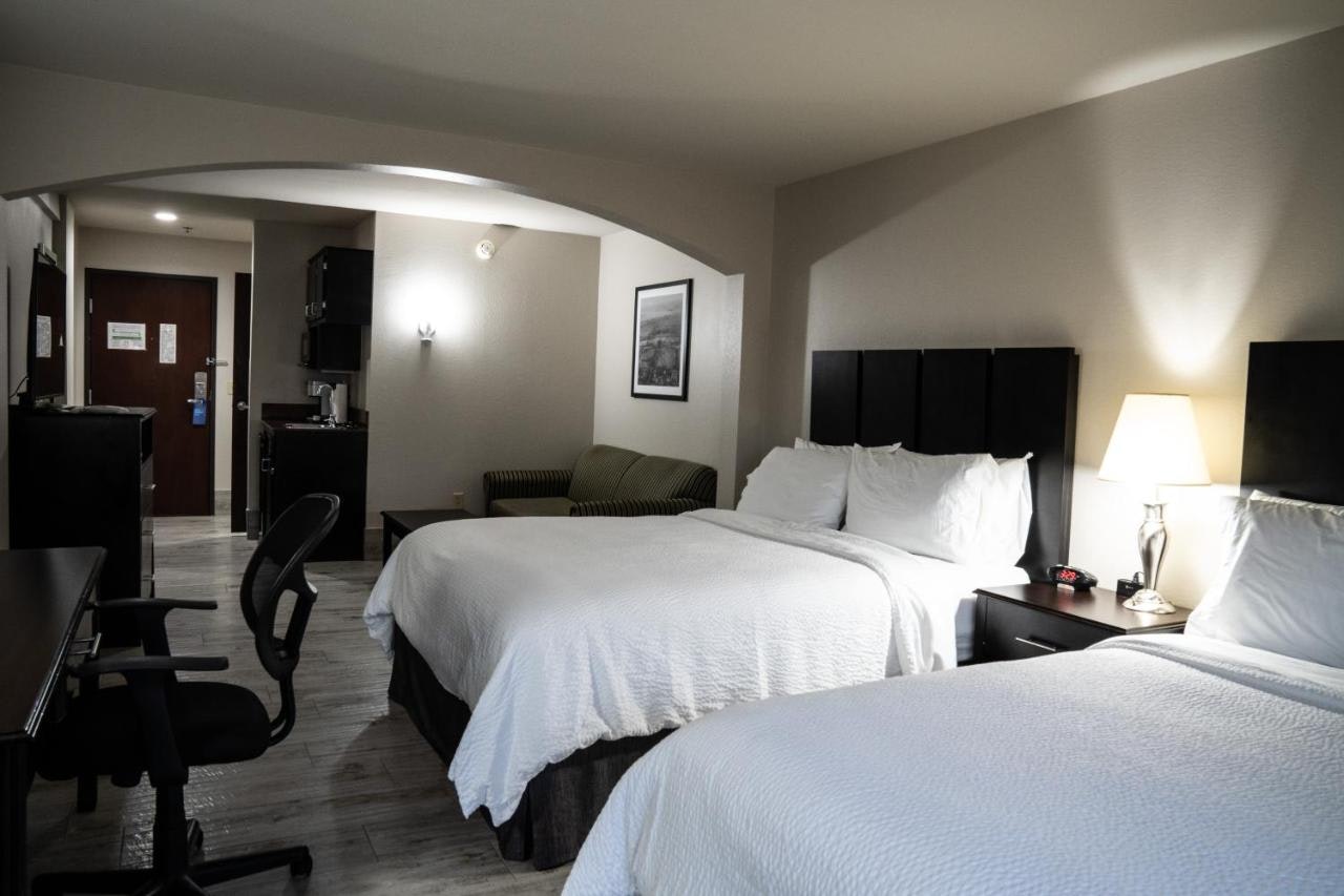2 Queen Bed Suite
