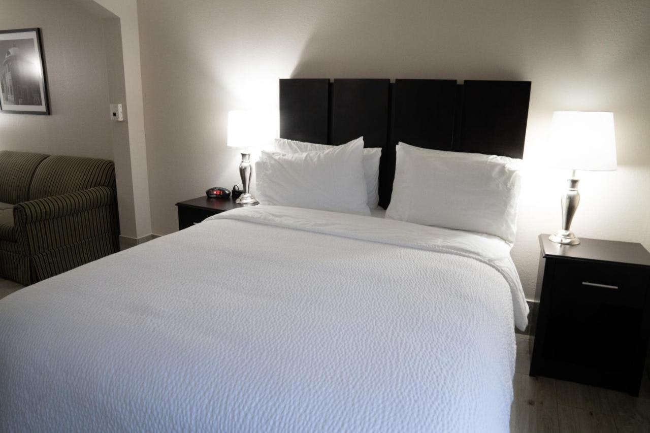 Lucille’s Hotel