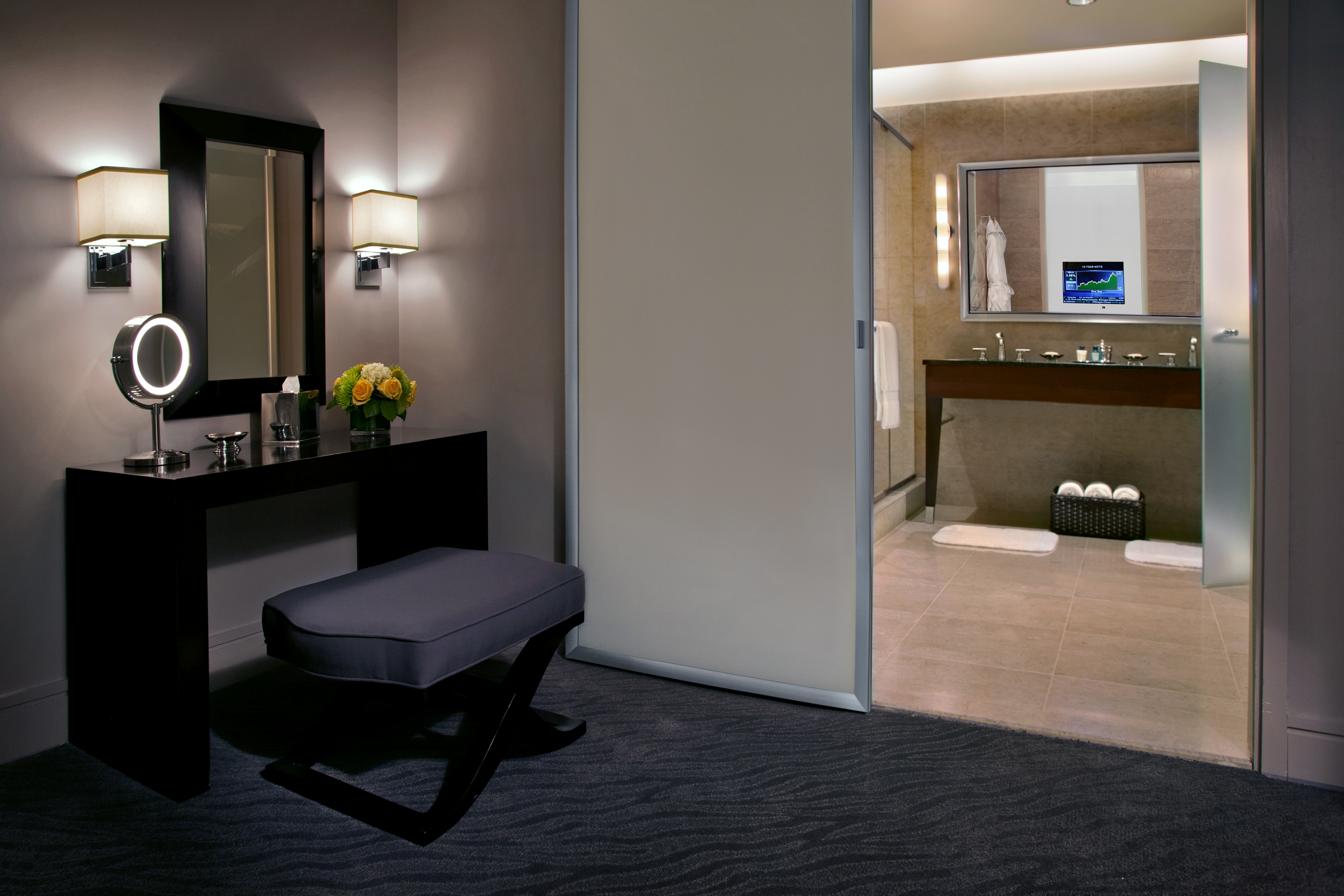 Deluxe King One Bedroom Suite City View