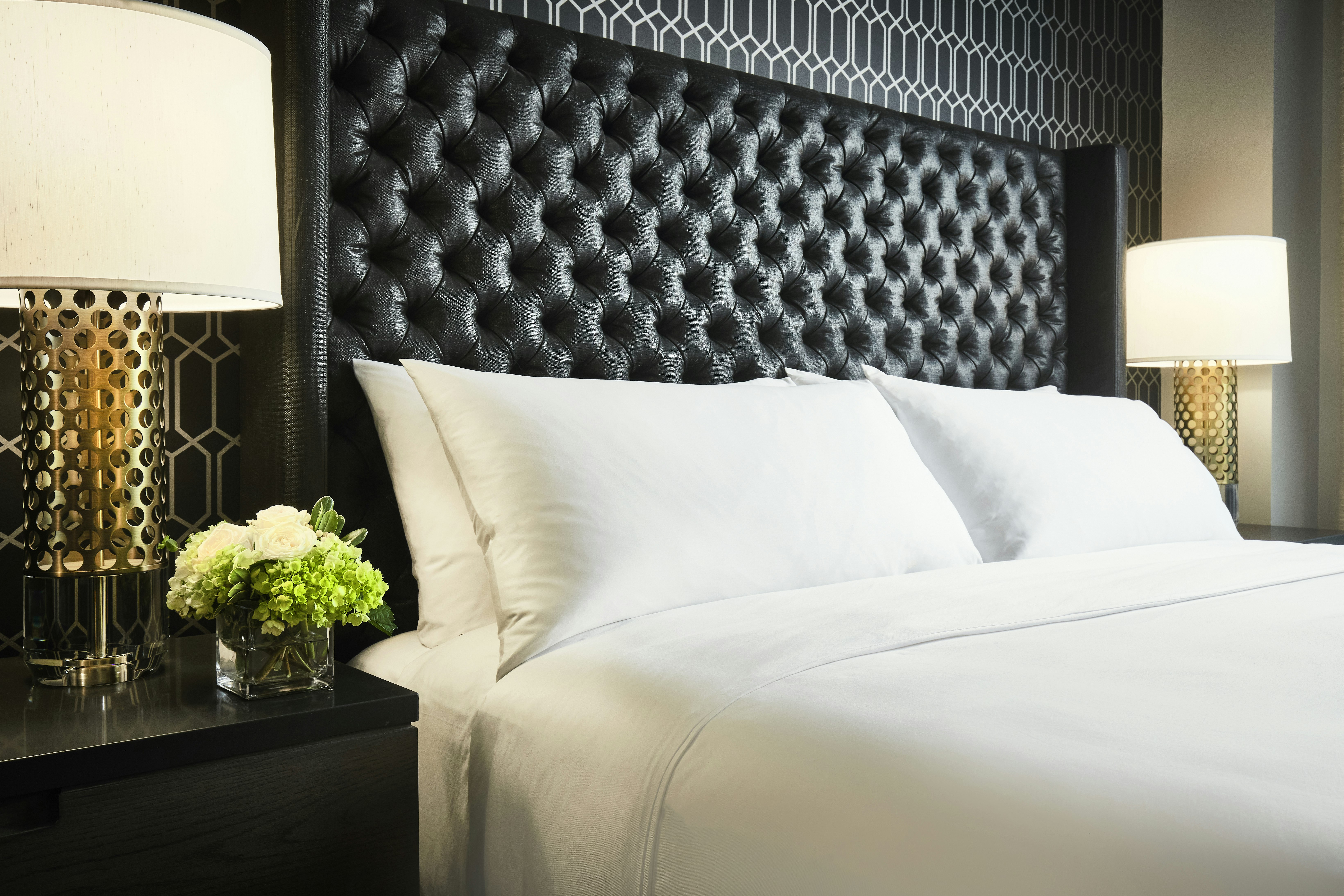 Tysons Archer King Mobility- and Hearing-Accessible Suite With Tub