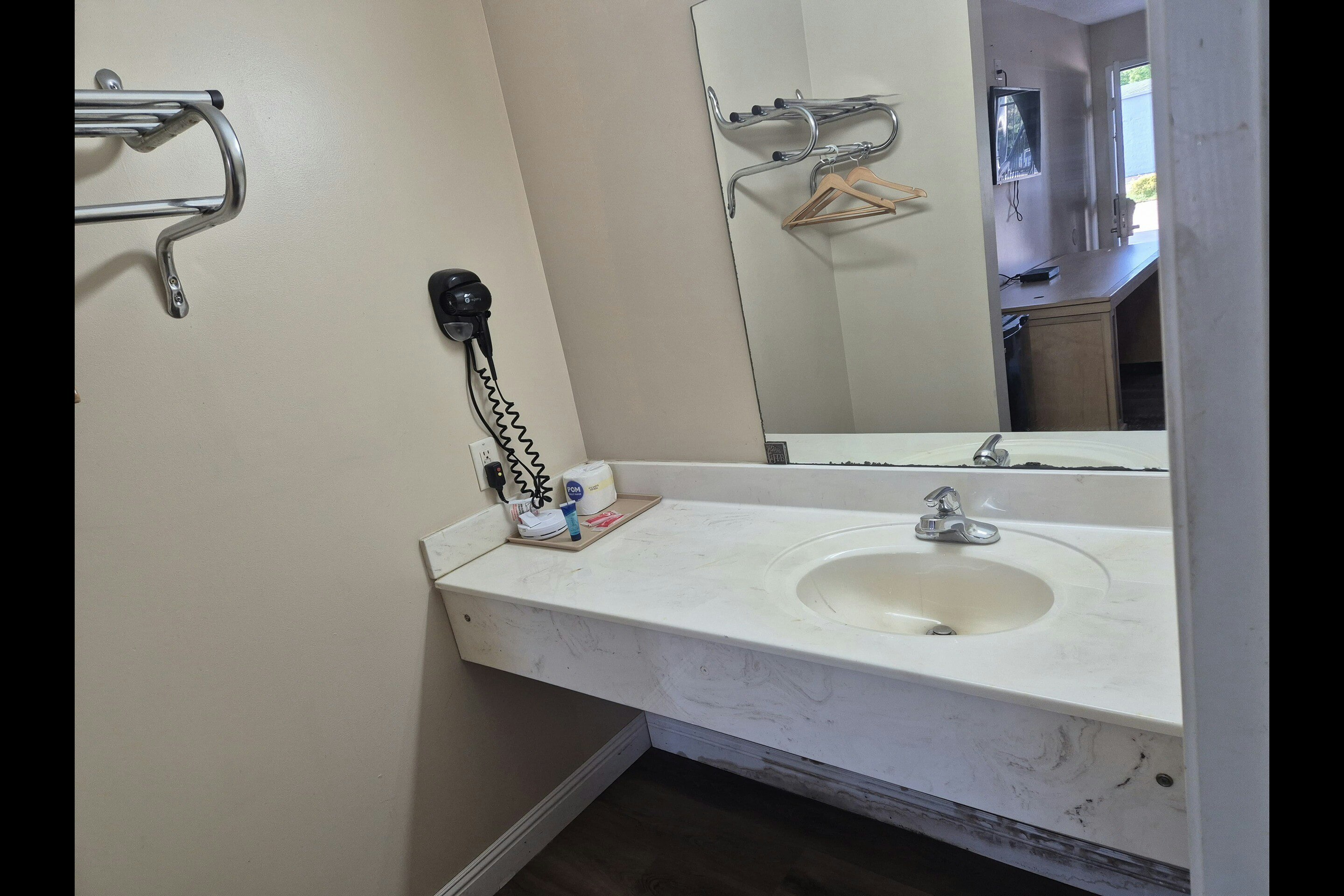 General Bragg Inn & Suites By OYO Chickamauga