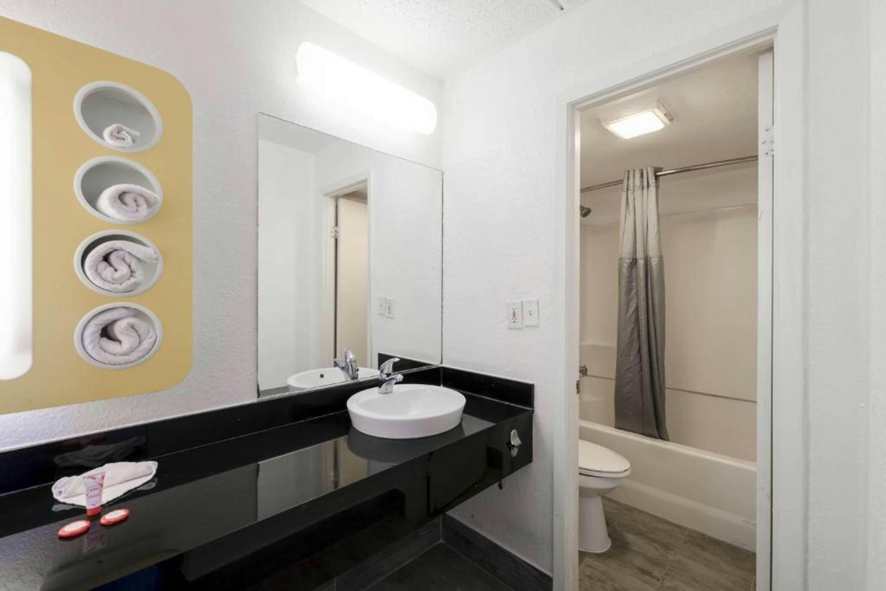 2 Bedroom Apartment with Kitchen