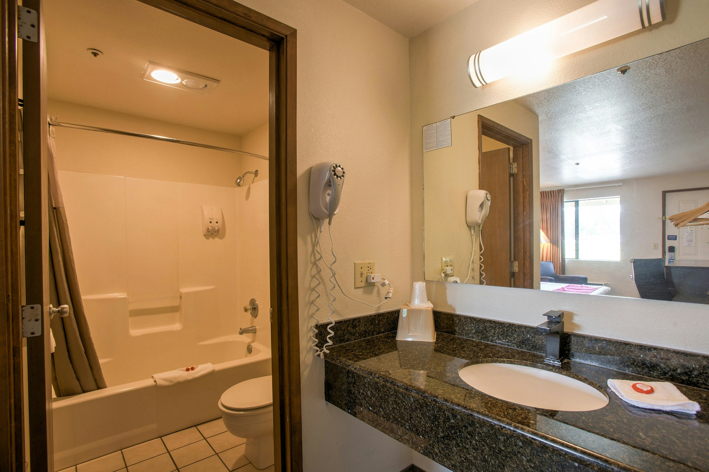 OYO Woodland Hotel and Suites