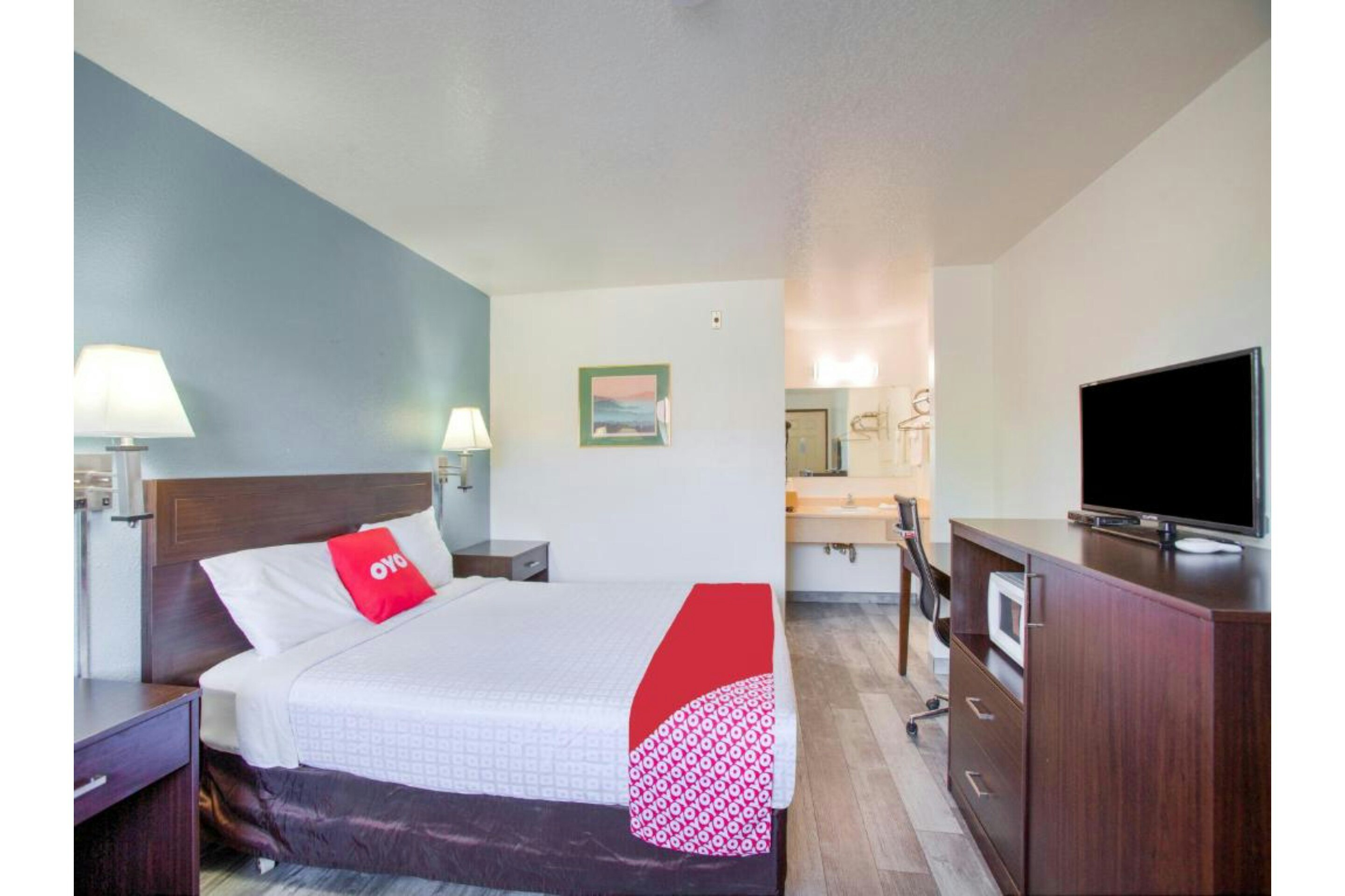 OYO Woodland Hotel and Suites