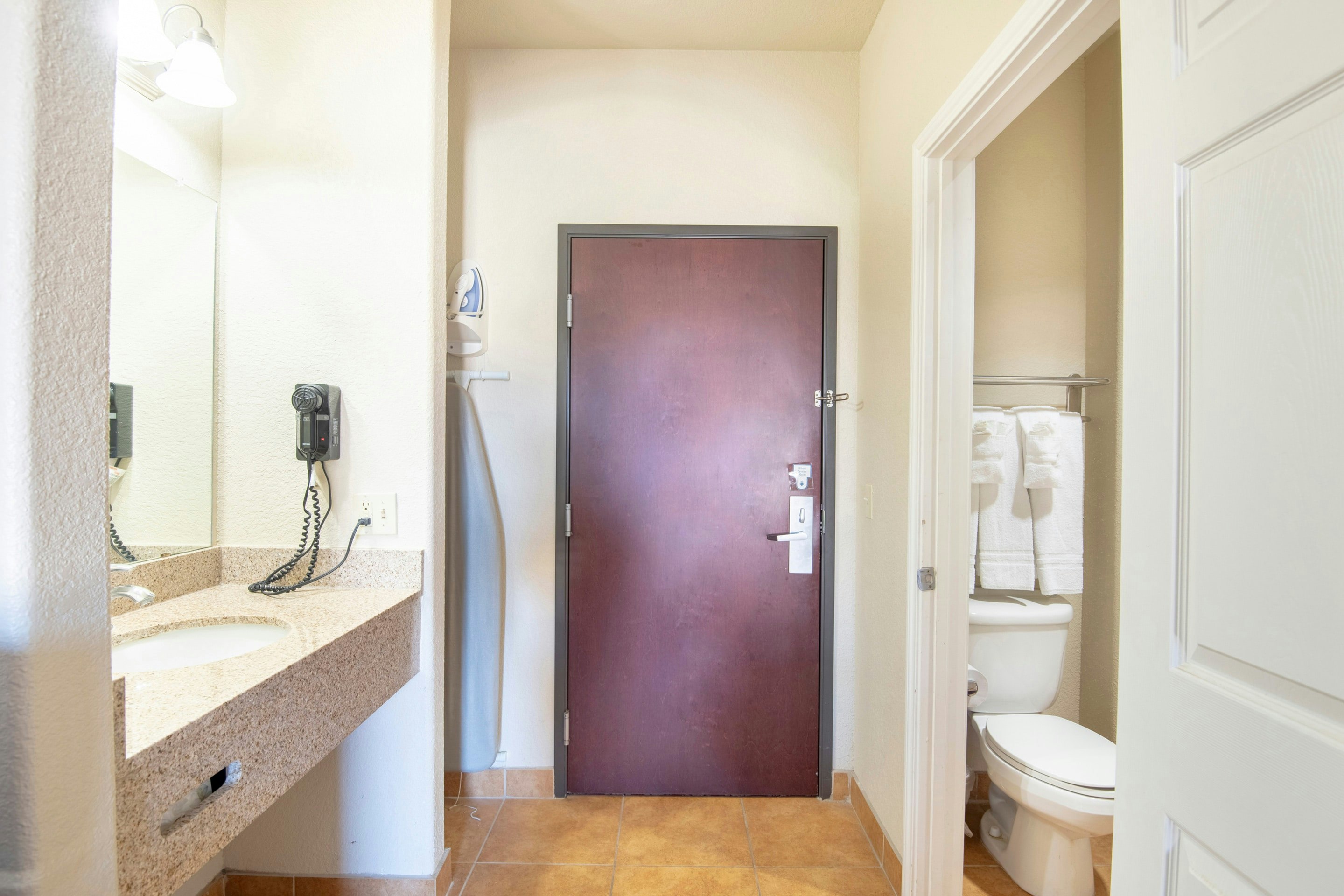 OYO Townhouse Clute TX Expy 28