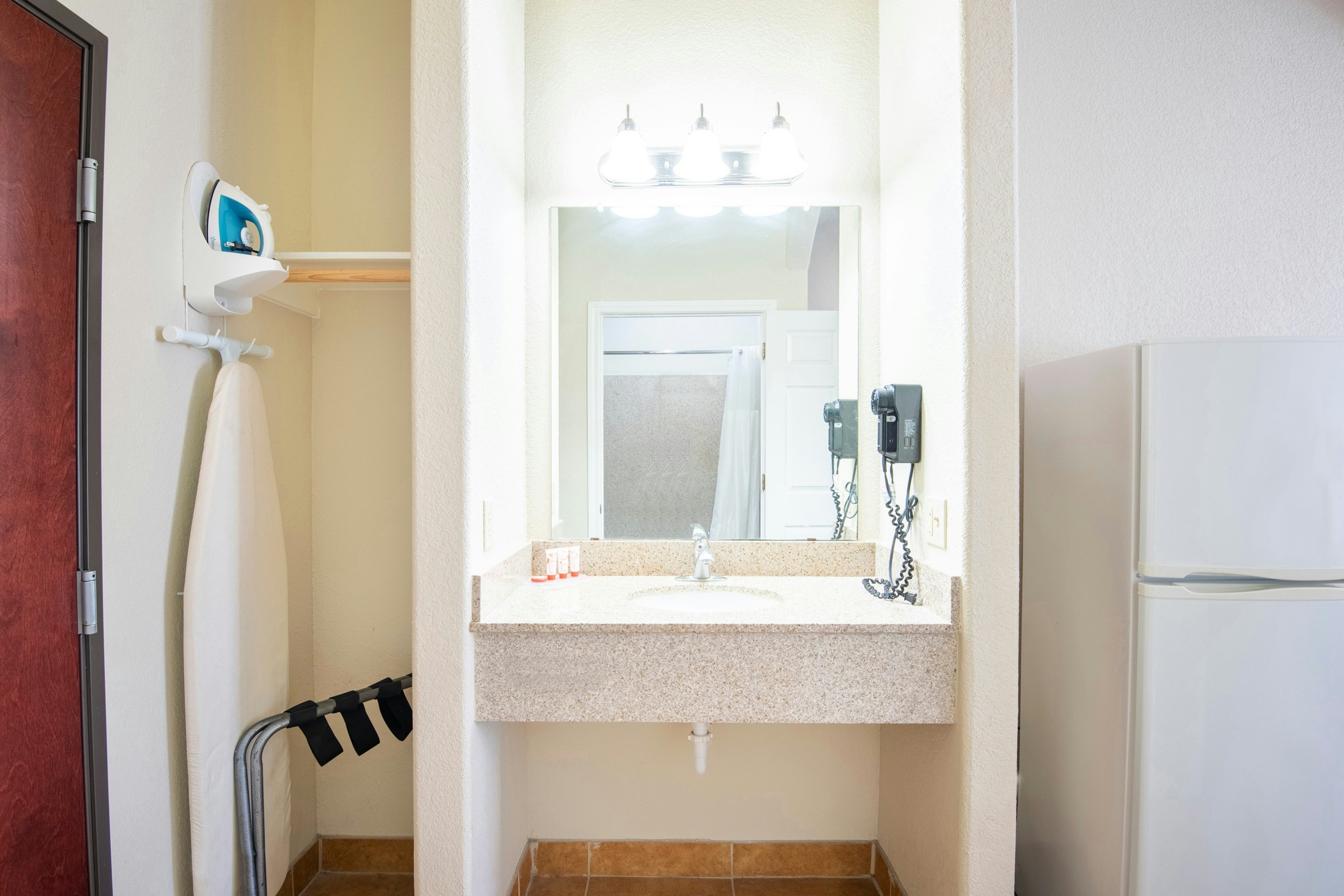 OYO Townhouse Clute TX Expy 28