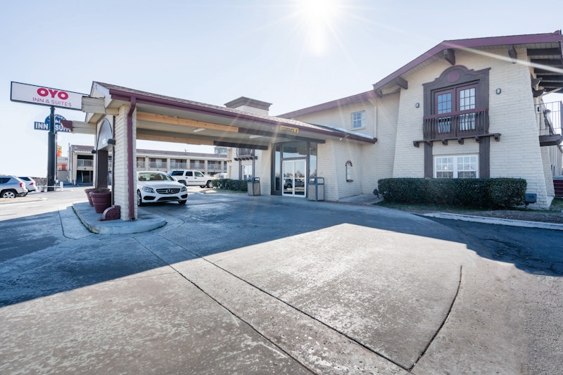 OYO Hotel Tulsa N Sheridan Rd