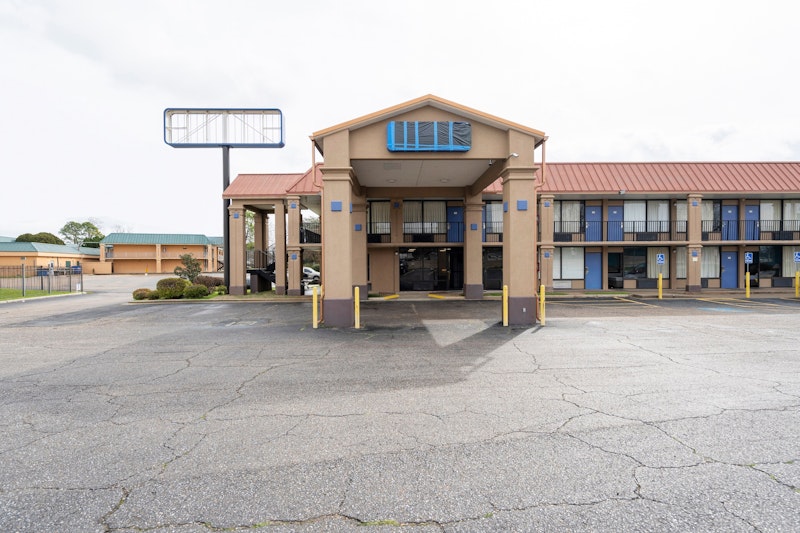 OYO Hotel Bossier City LA Red