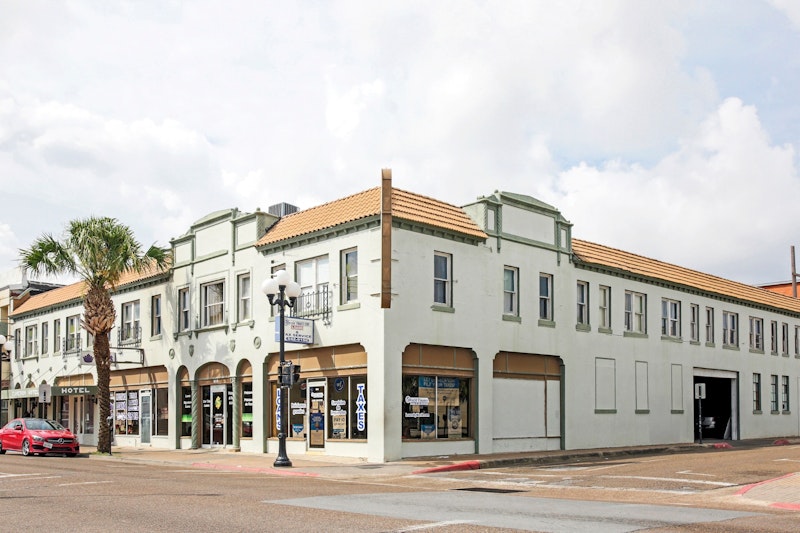 OYO Historic Cameron Hotel Brownsville I-69E