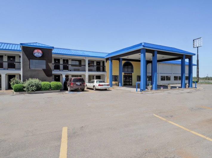 Lonestar Inn and Suites by OYO – Erick, OK