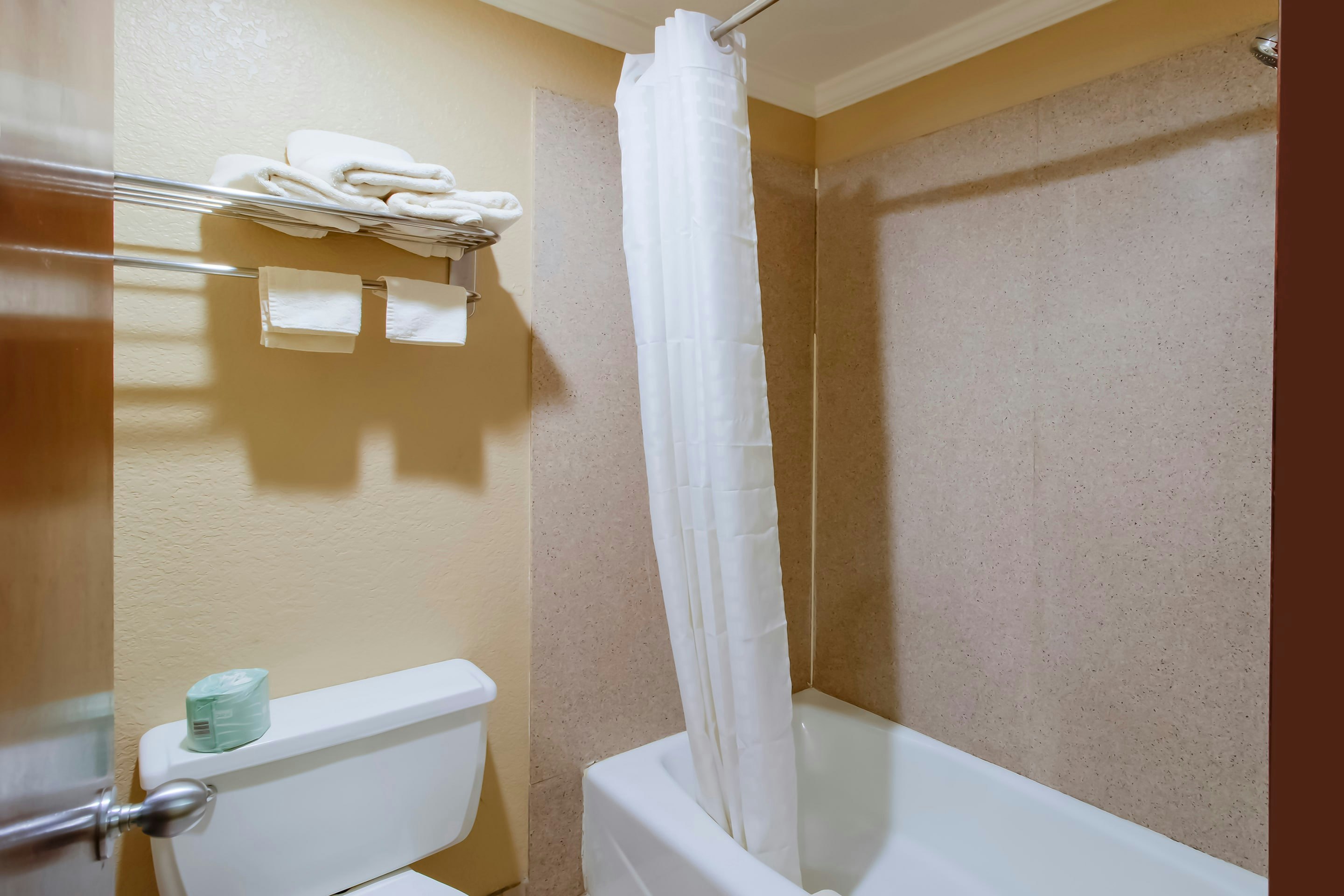 OYO Pinewood Inn Suites Silsbee