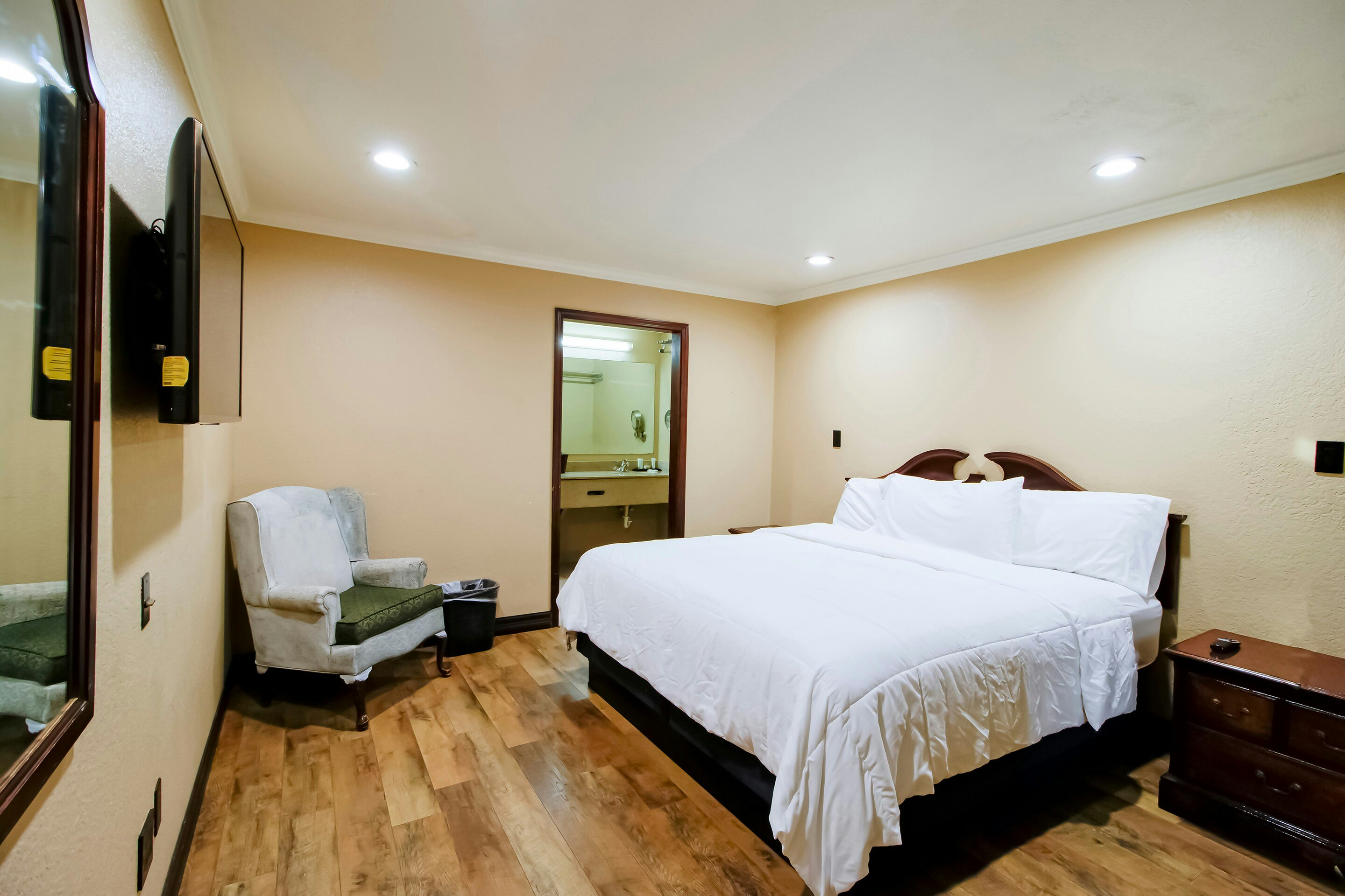 OYO Pinewood Inn Suites Silsbee