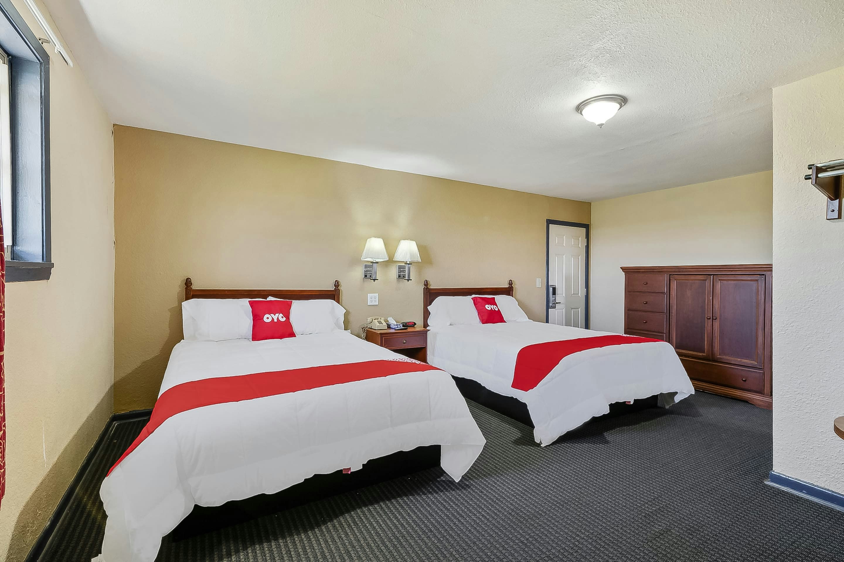 2 Queen Beds