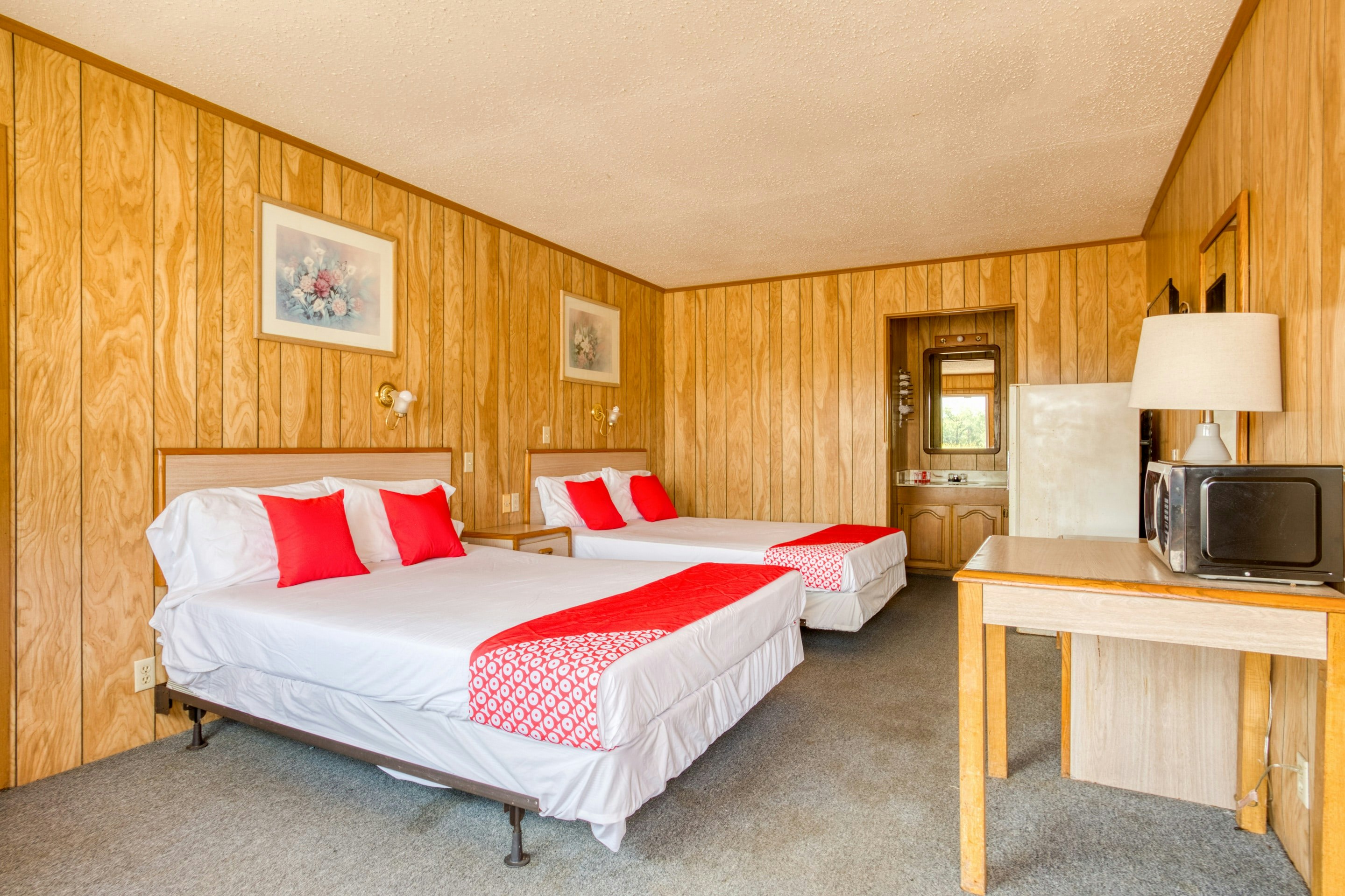 2 Queen Beds