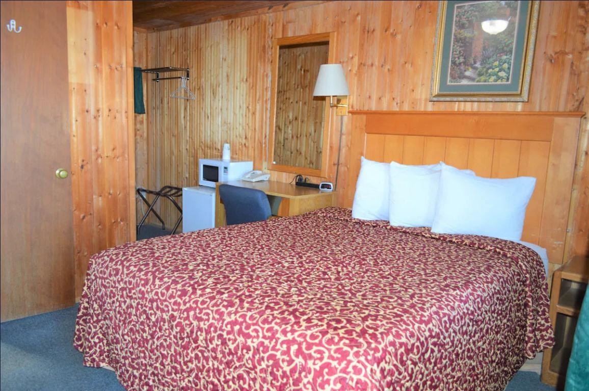 Green Acre Motel by OYO Near Rush County Airport