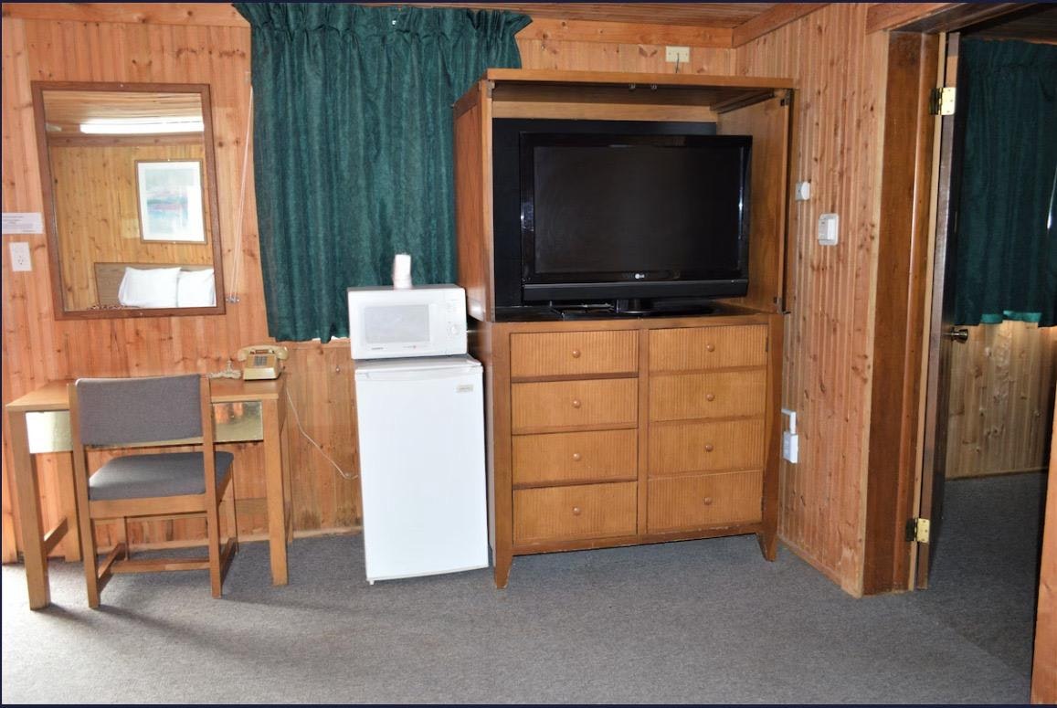 Green Acre Motel by OYO Near Rush County Airport