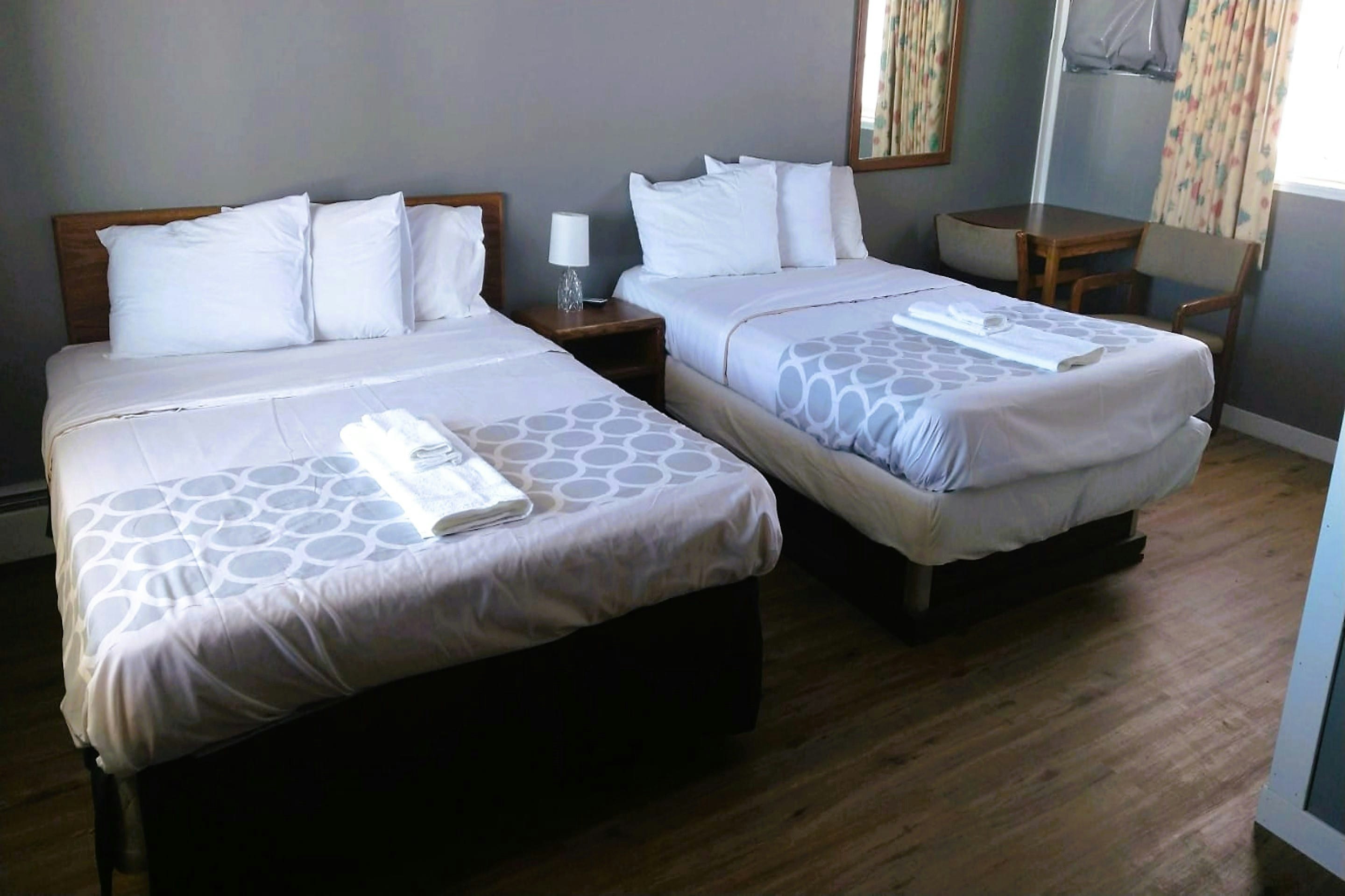 2 Queen Beds