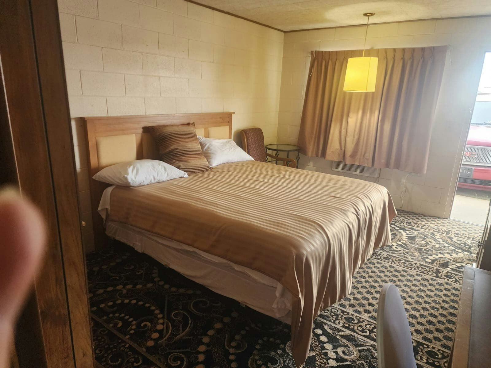 First Inn By OYO Quinter Hwy 70