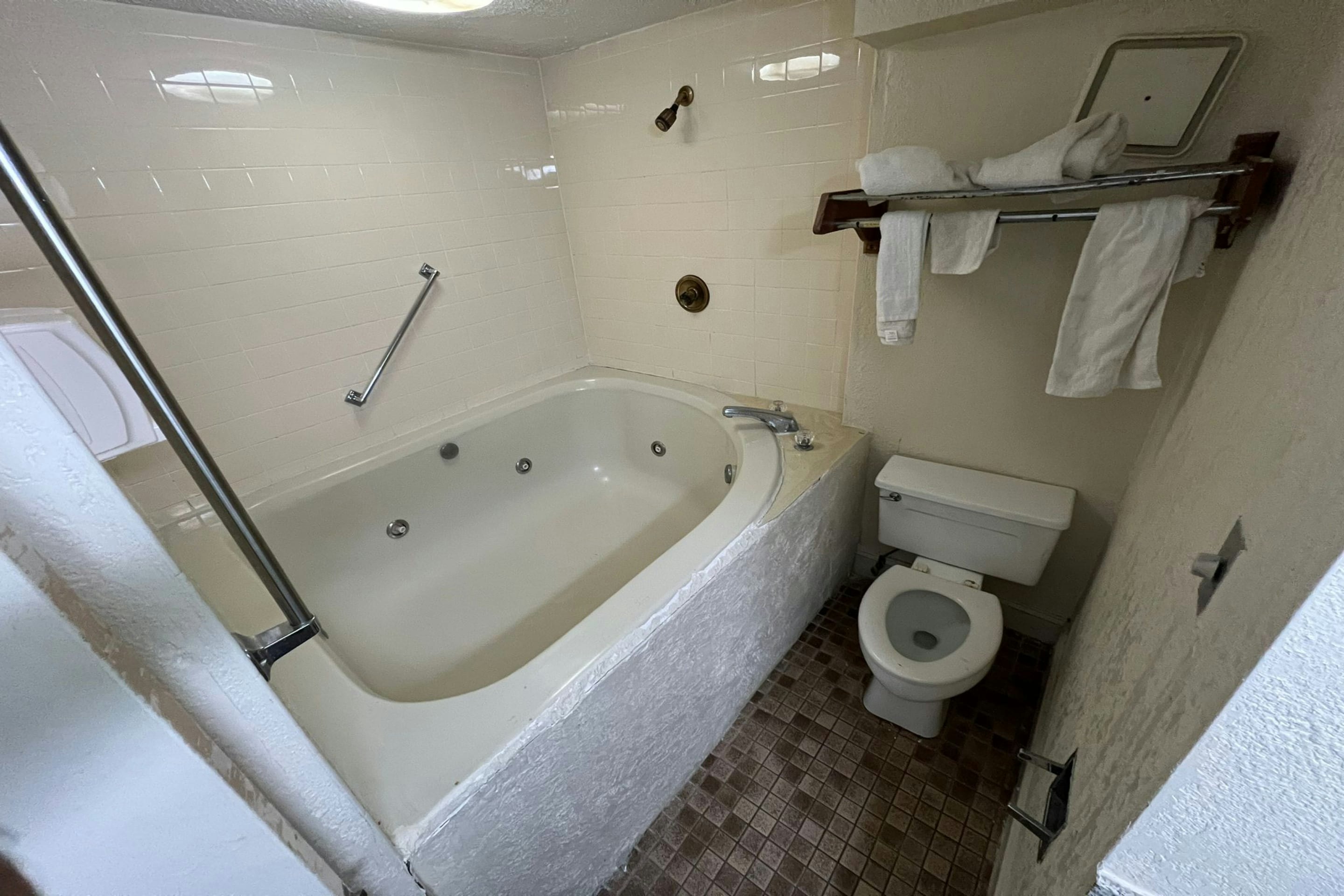 Super Inn & Suites by OYO